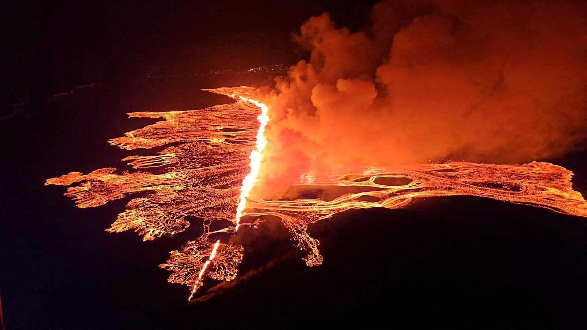 Iceland volcano: lava advances after fourth eruption since December. Photo: Reuters