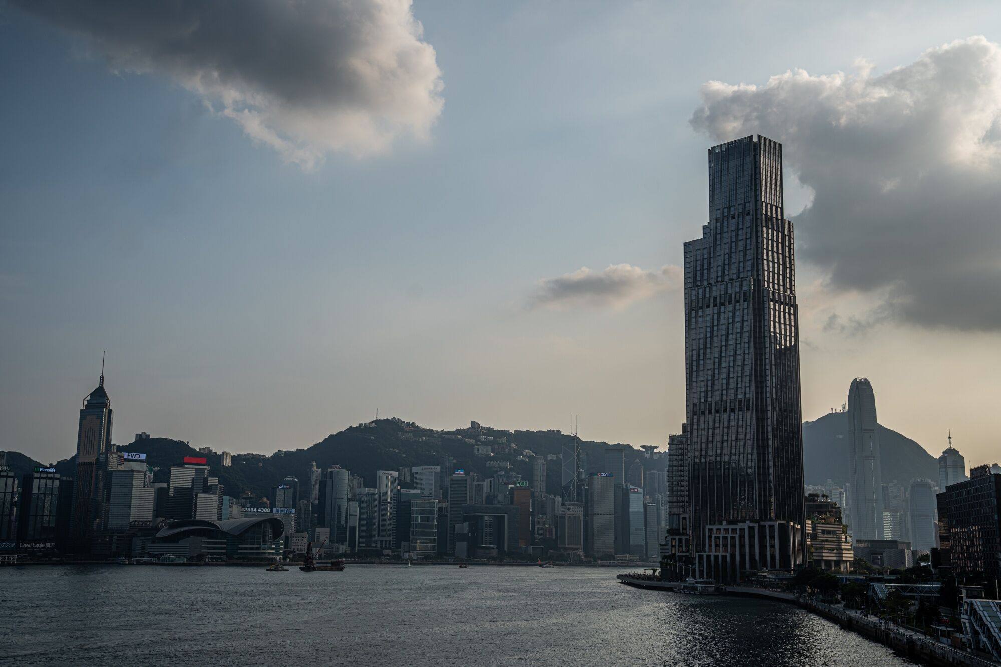 InfoSpark: How to travel across Hong Kong Island, from end to end