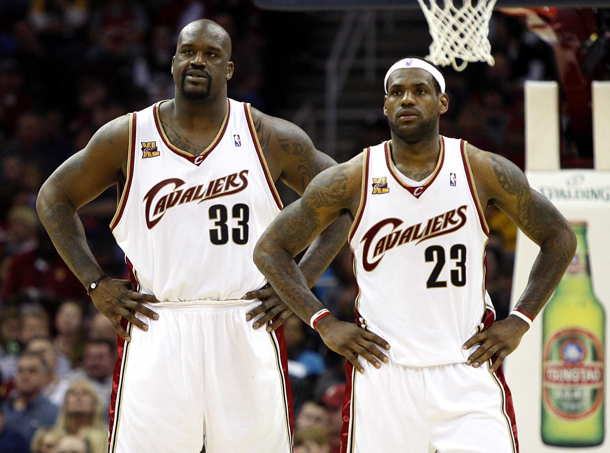 LeBron James (right), who is 2.06 metres tall, stands with Shaquille O’Neal, who is 2.16 metres tall. Photo: Reuters