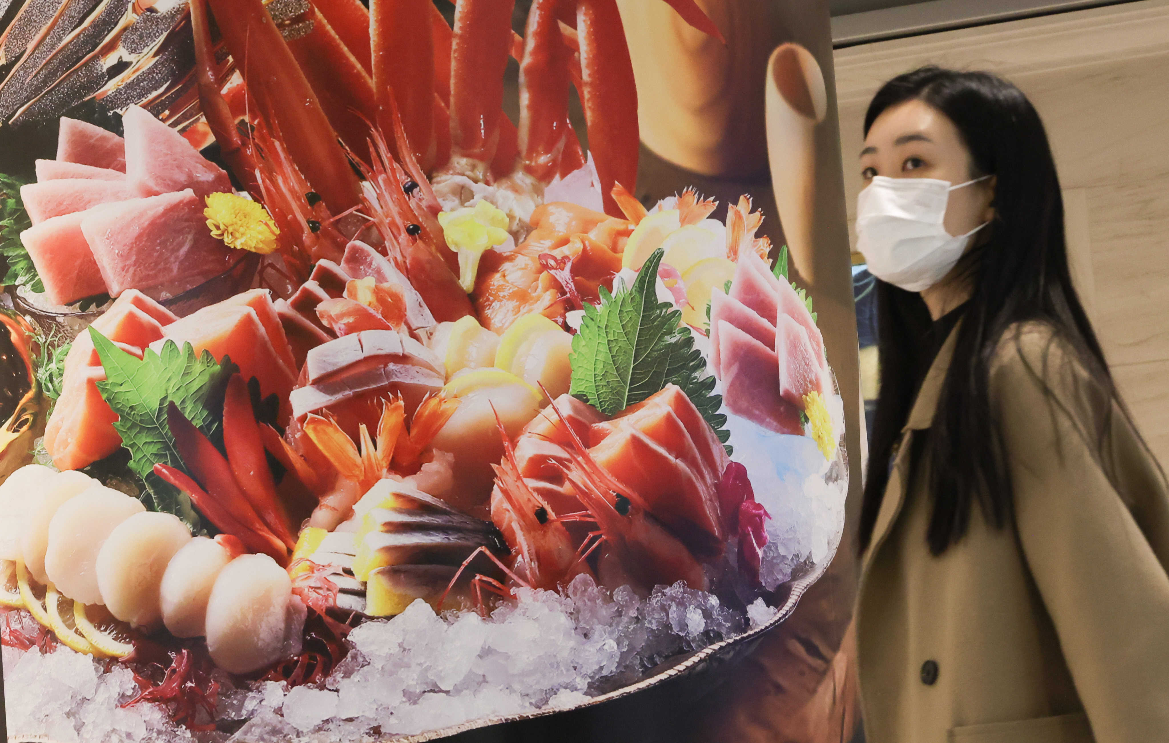 Avoid raw seafood and ensure food is thoroughly cooked to avoid catching the norovirus. Photo: Jelly Tse