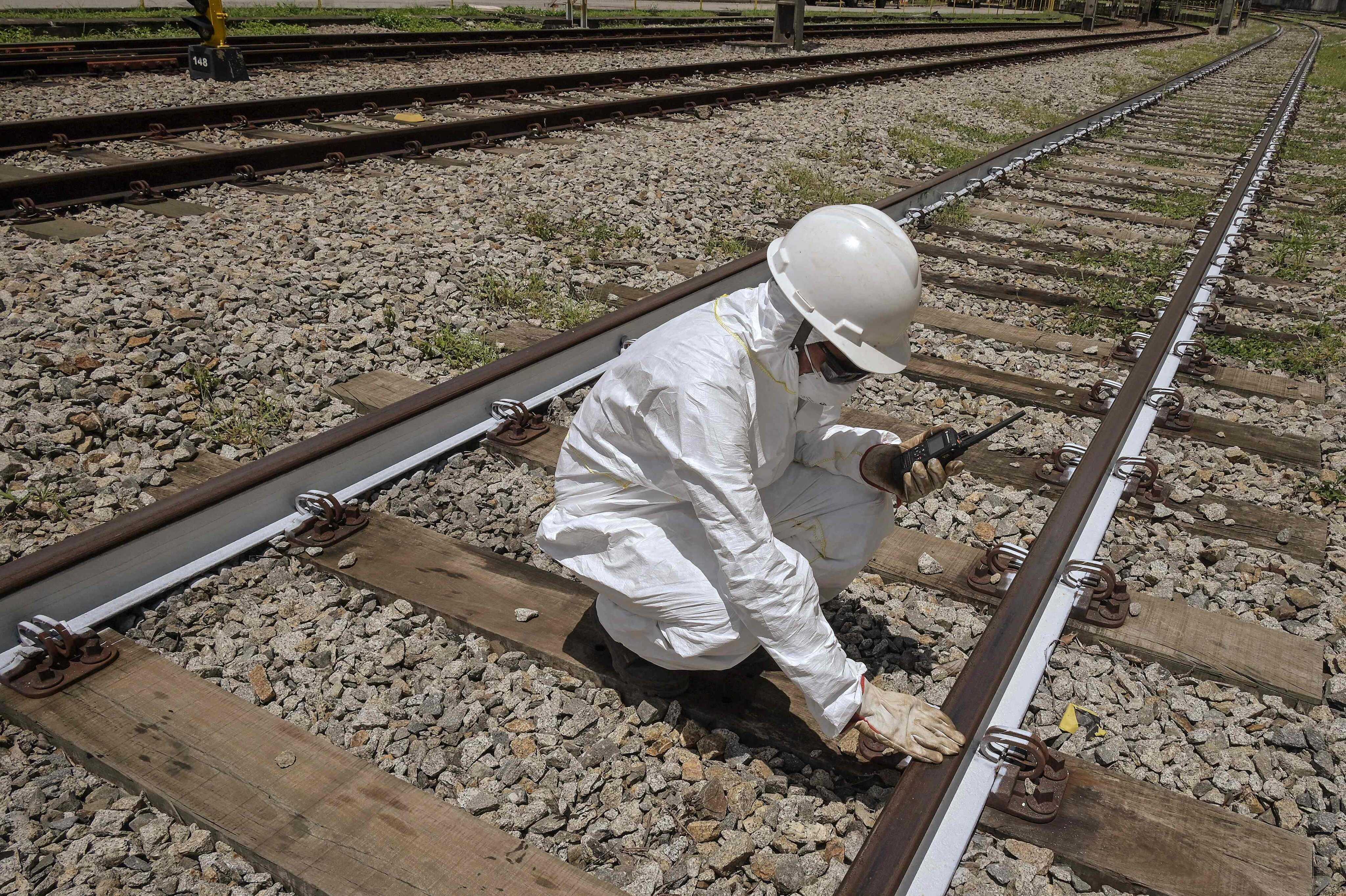 Brazil’s ViaMobilidade suggested painting train tracks white to combat heat-induced deformations. Photo: AFP