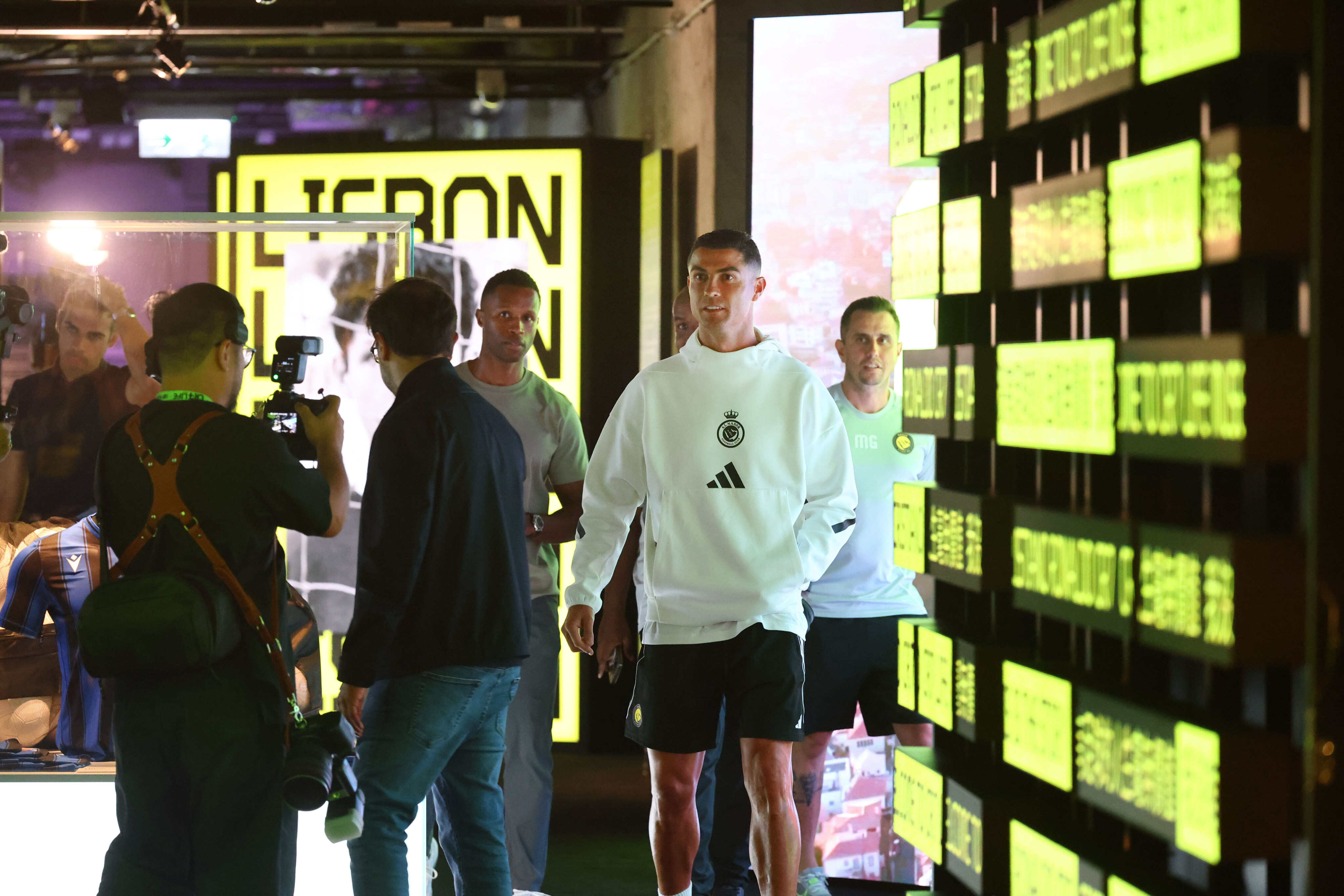 Football icon Ronaldo surprises fans at a Hong Kong museum dedicated to his career. Photo: Dickson Lee