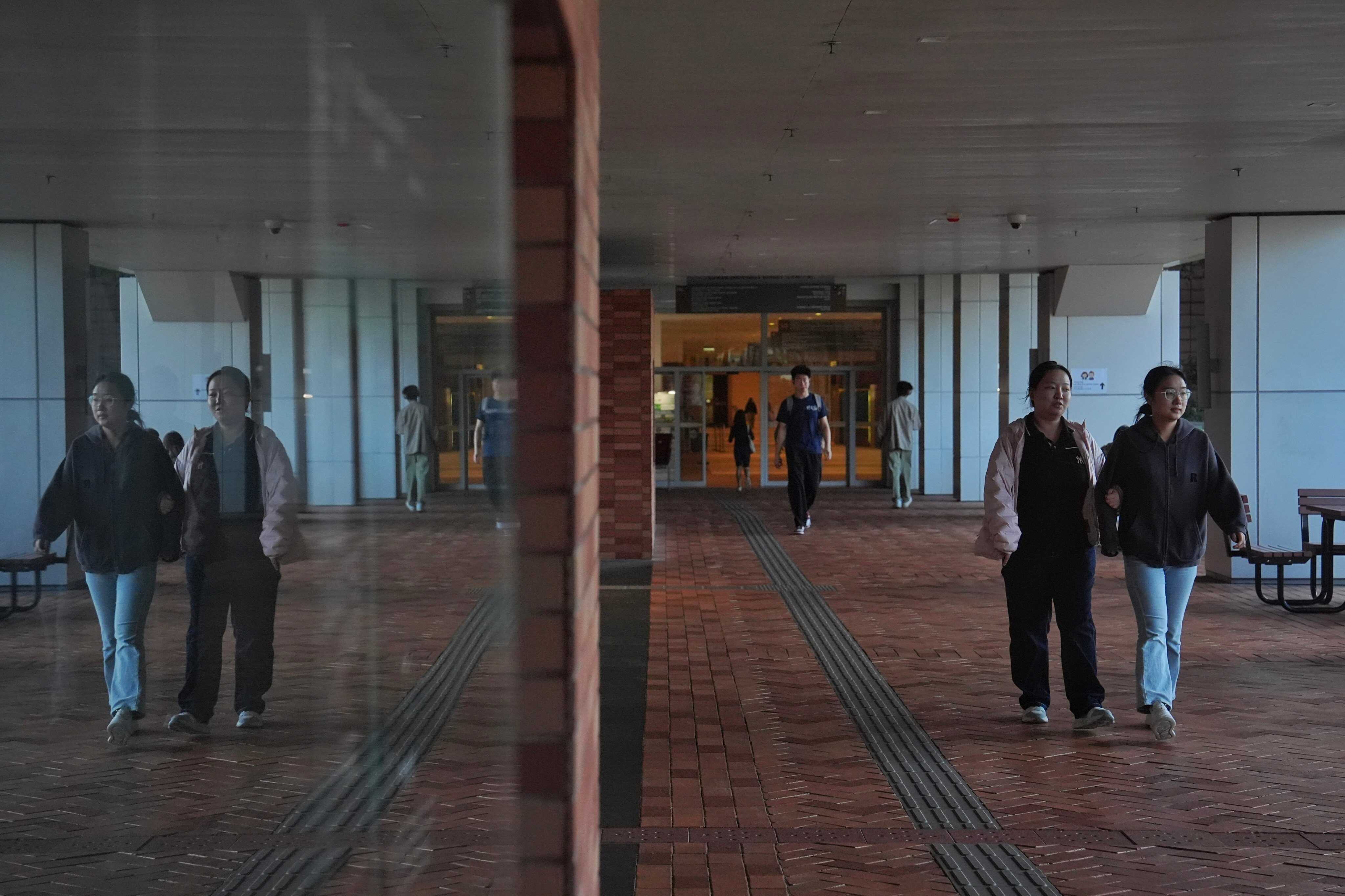 Some are concerned that Hong Kong students may struggle with the level of English in university when they graduate from schools that use Chinese as the medium of instruction. Photo: Elson Li