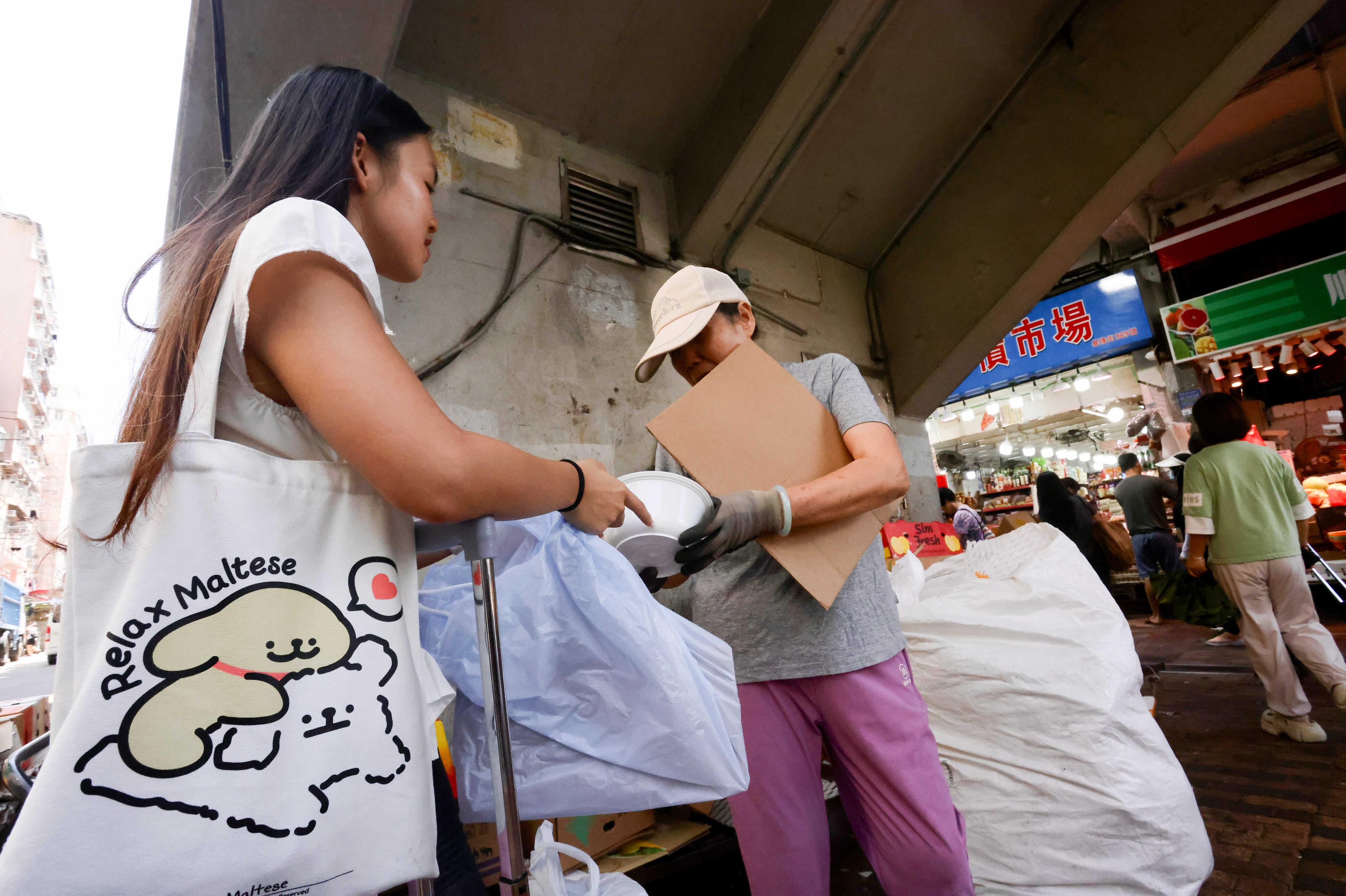 Hong Kong Instagram creator spreads love through meals for elderly