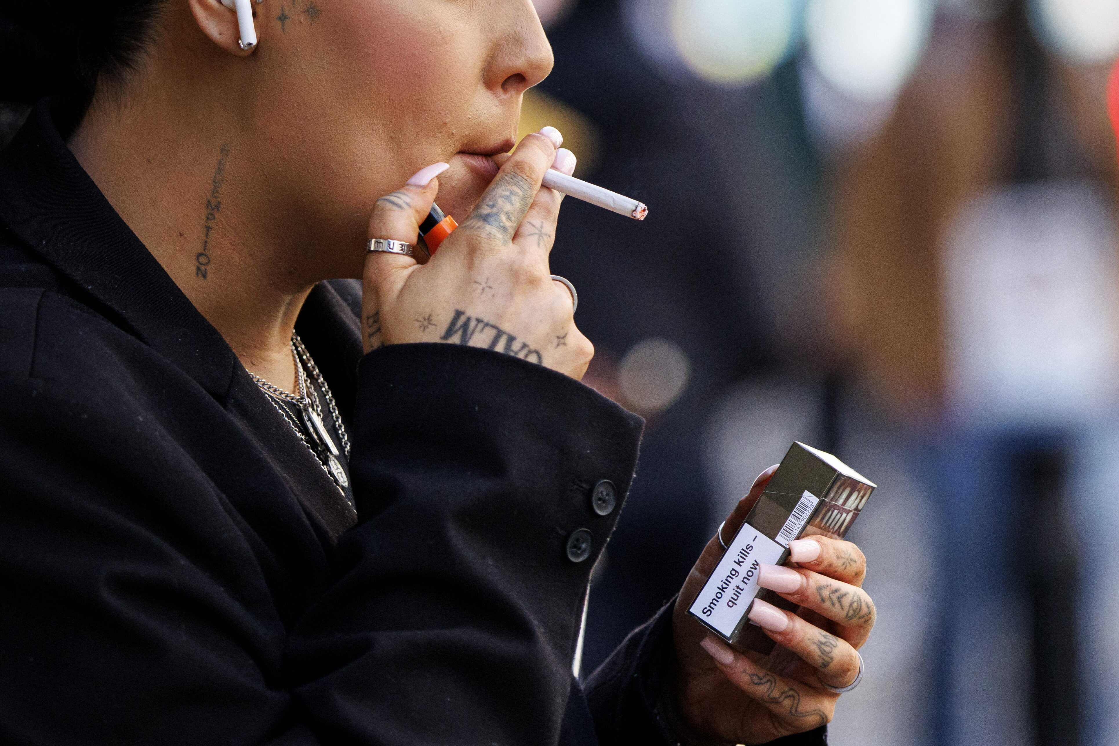 A person smokes in London, April 23, 2026. The UK’s parliament has passed a bill that will implement a phased tobacco ban for anyone born on or after January 1, 2009. Photo: EPA
