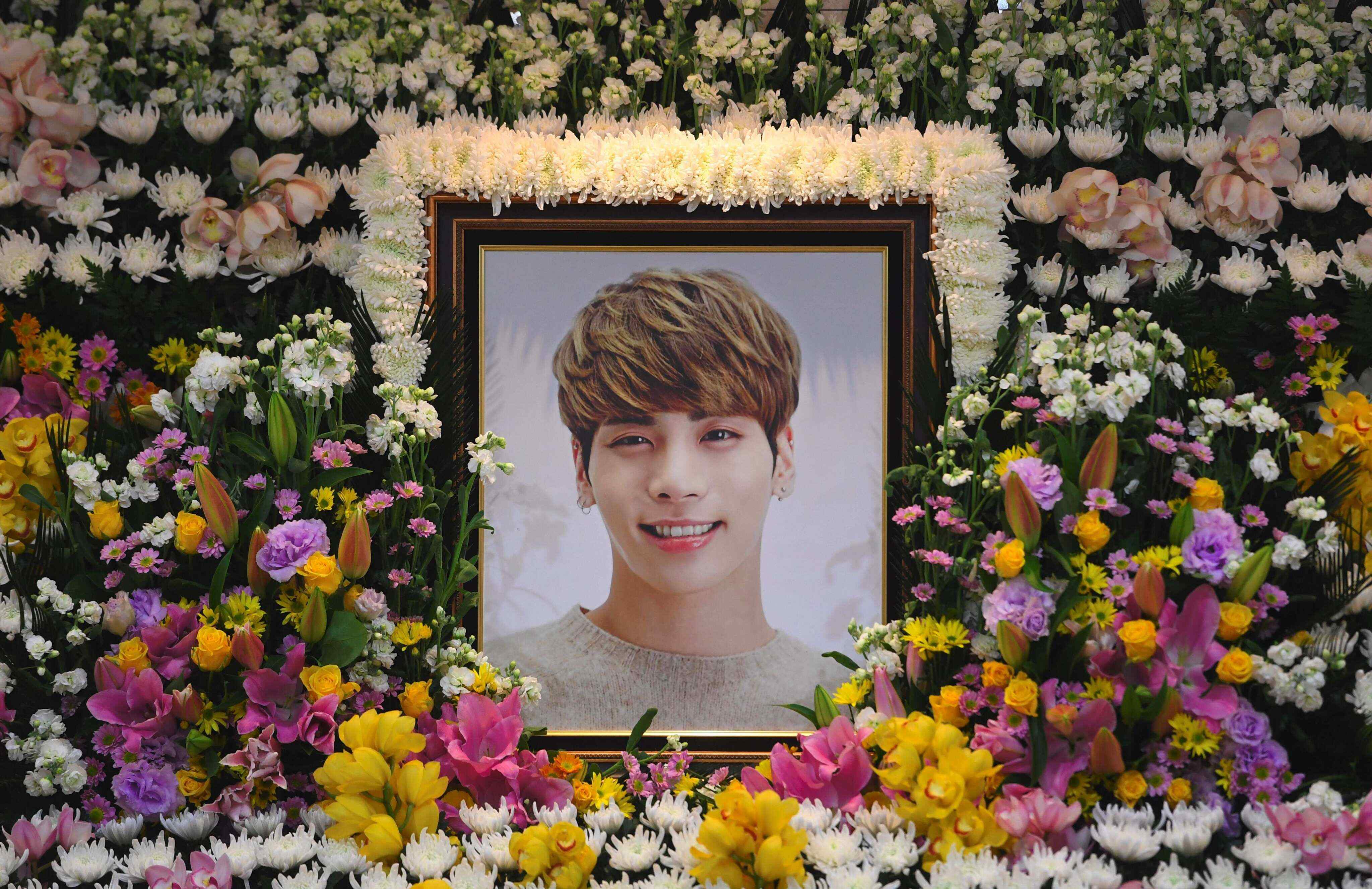 A portrait of Kim Jong-Hyun, the 27-year-old lead singer of the massively popular K-pop boy band SHINee, seen on a mourning altar at a hospital in Seoul on December 19, 2017. Photo: AFP