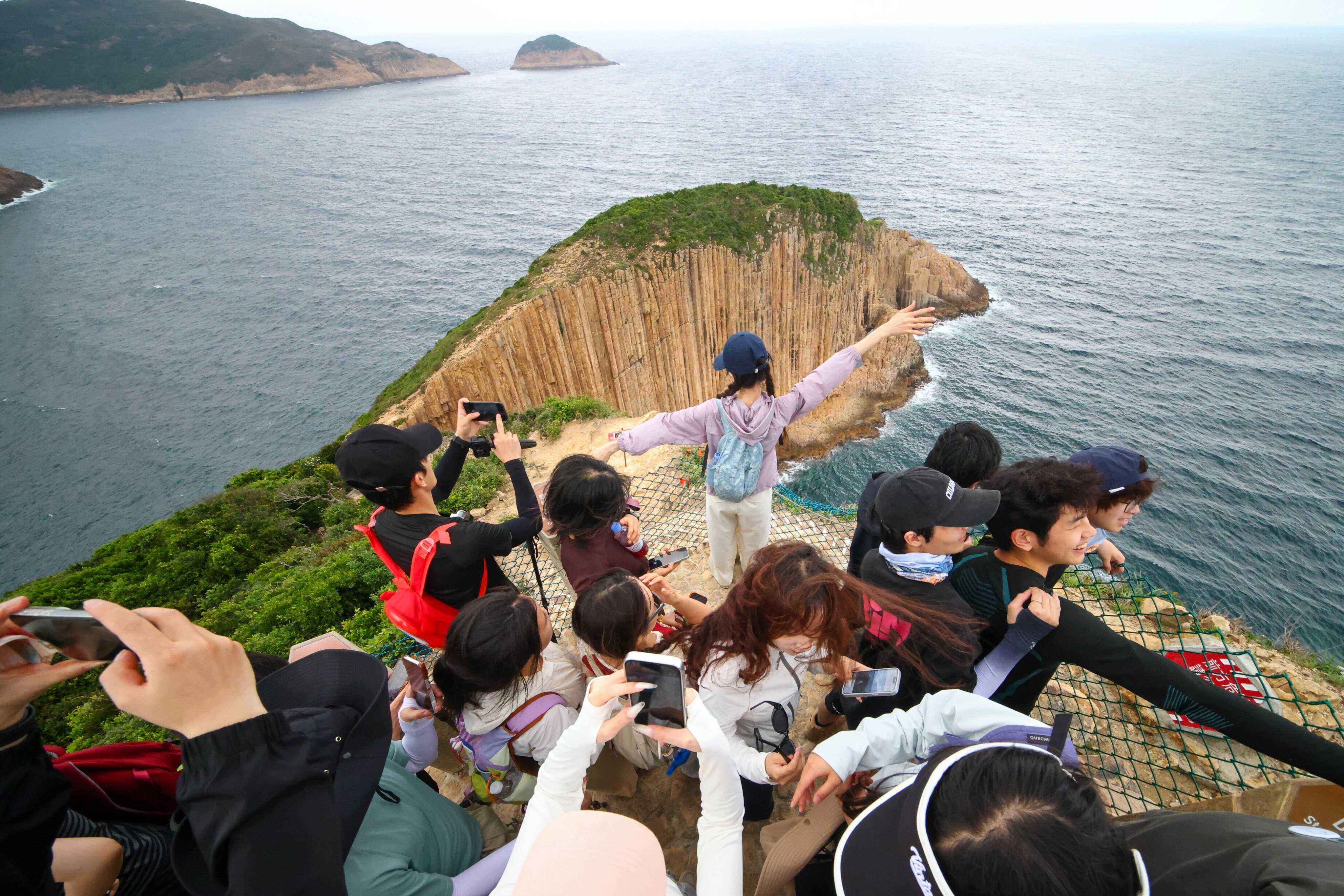 Hong Kong urged to adopt quota system on holidays to protect country parks