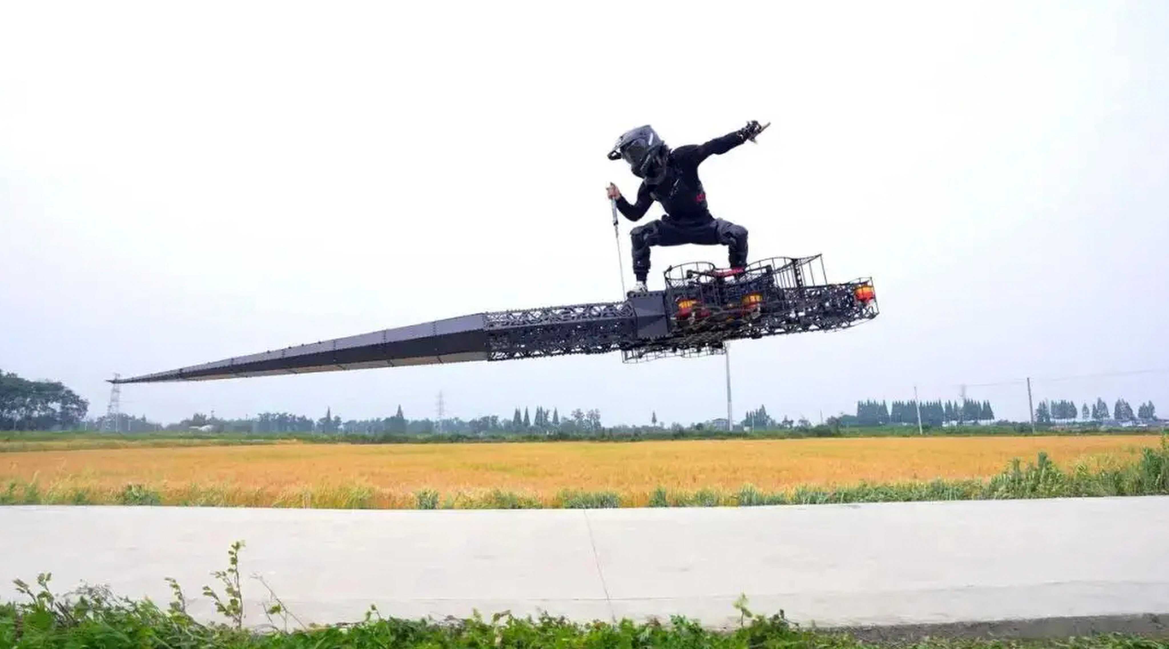 Chinese influencer Fan Shisan has created a sword-shaped aerial vehicle, bringing xianxia fantasy to life. Photo: Sina