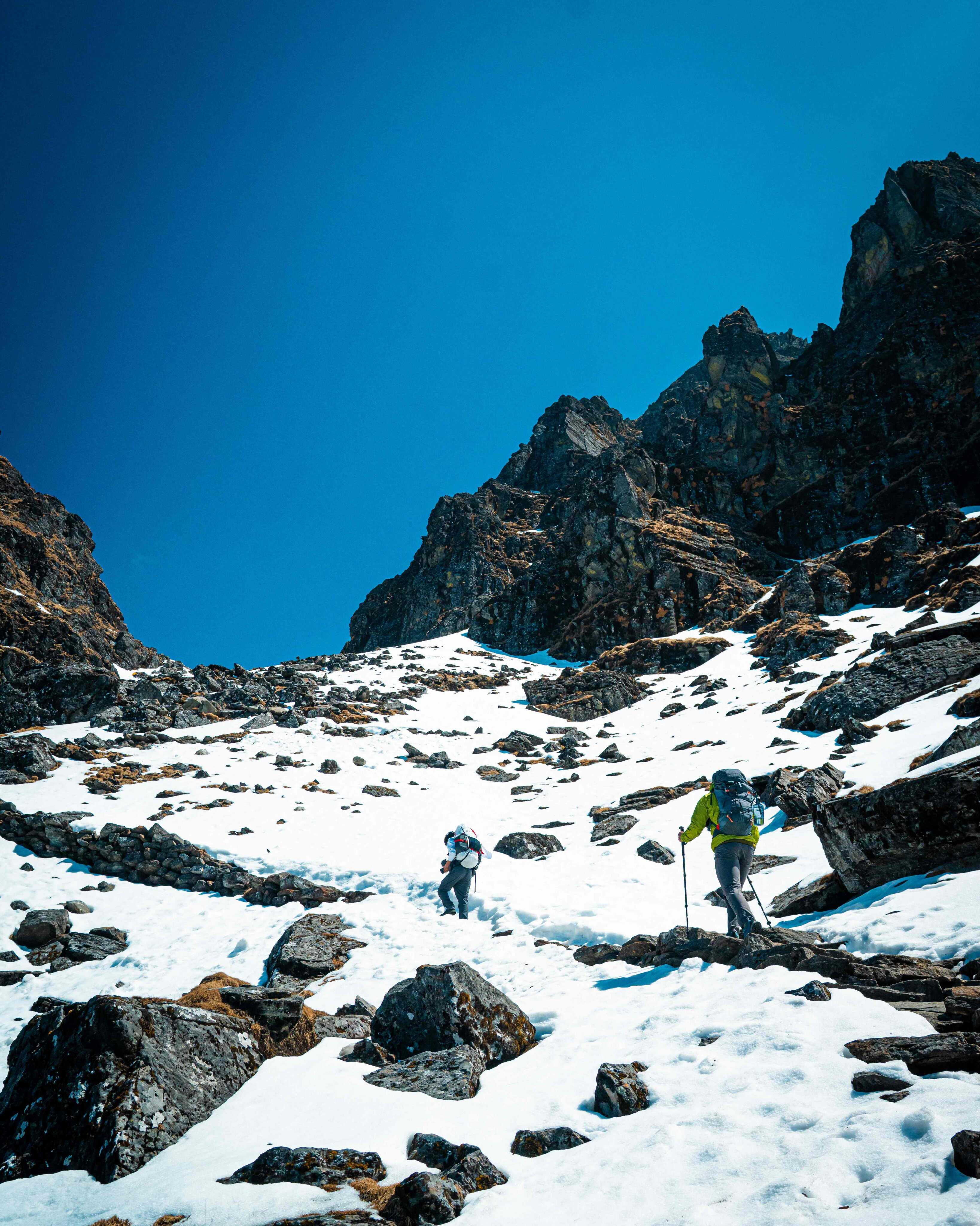 Australian climber Oliver Foran (right) trekking in Hurhure Pass at Makalu Barun National Park in Nepal. Photo: AFP