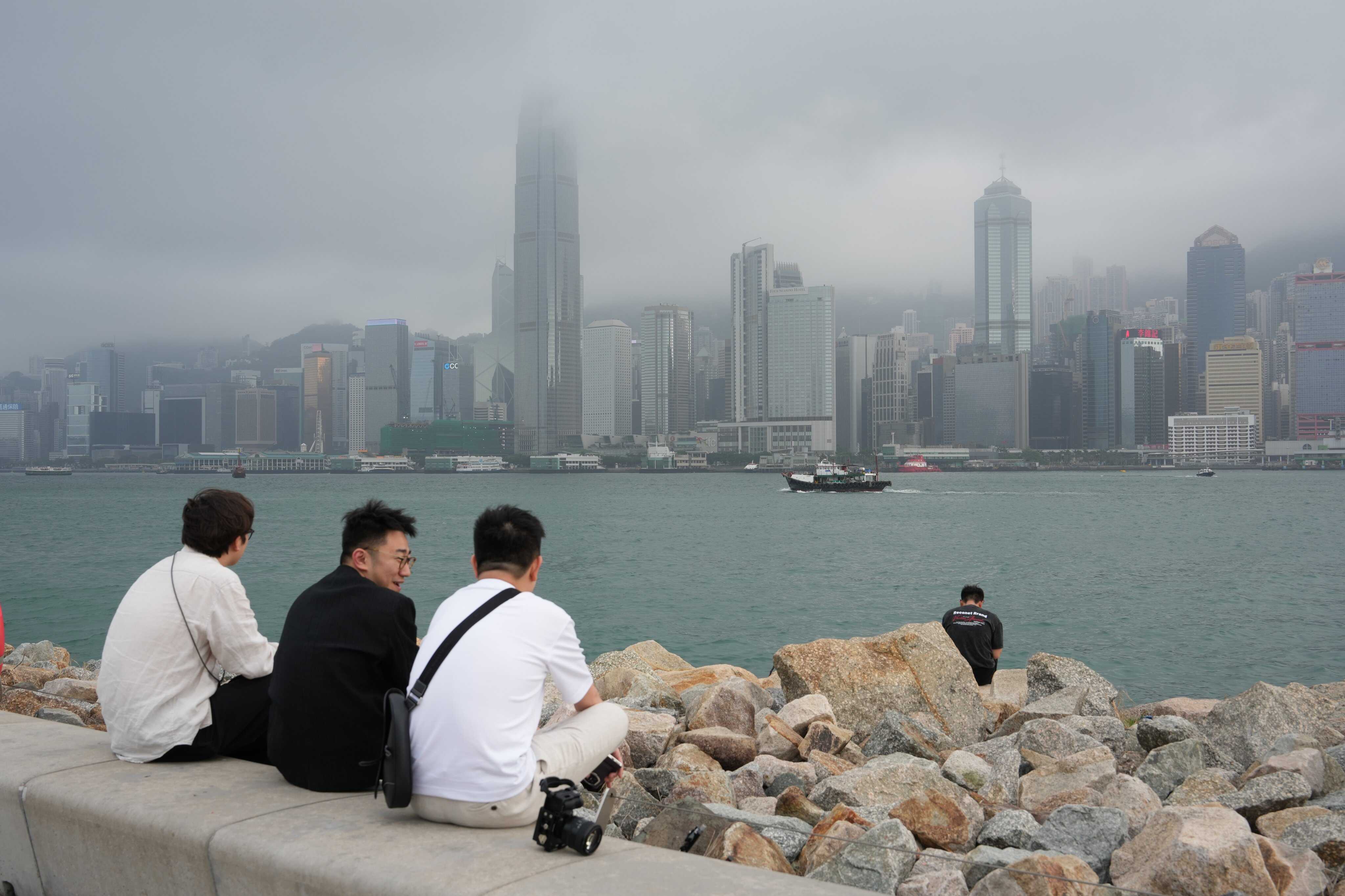 Learn how humid weather affects your spleen and stomach, which can impact digestion and mood. Photo: Sam Tsang