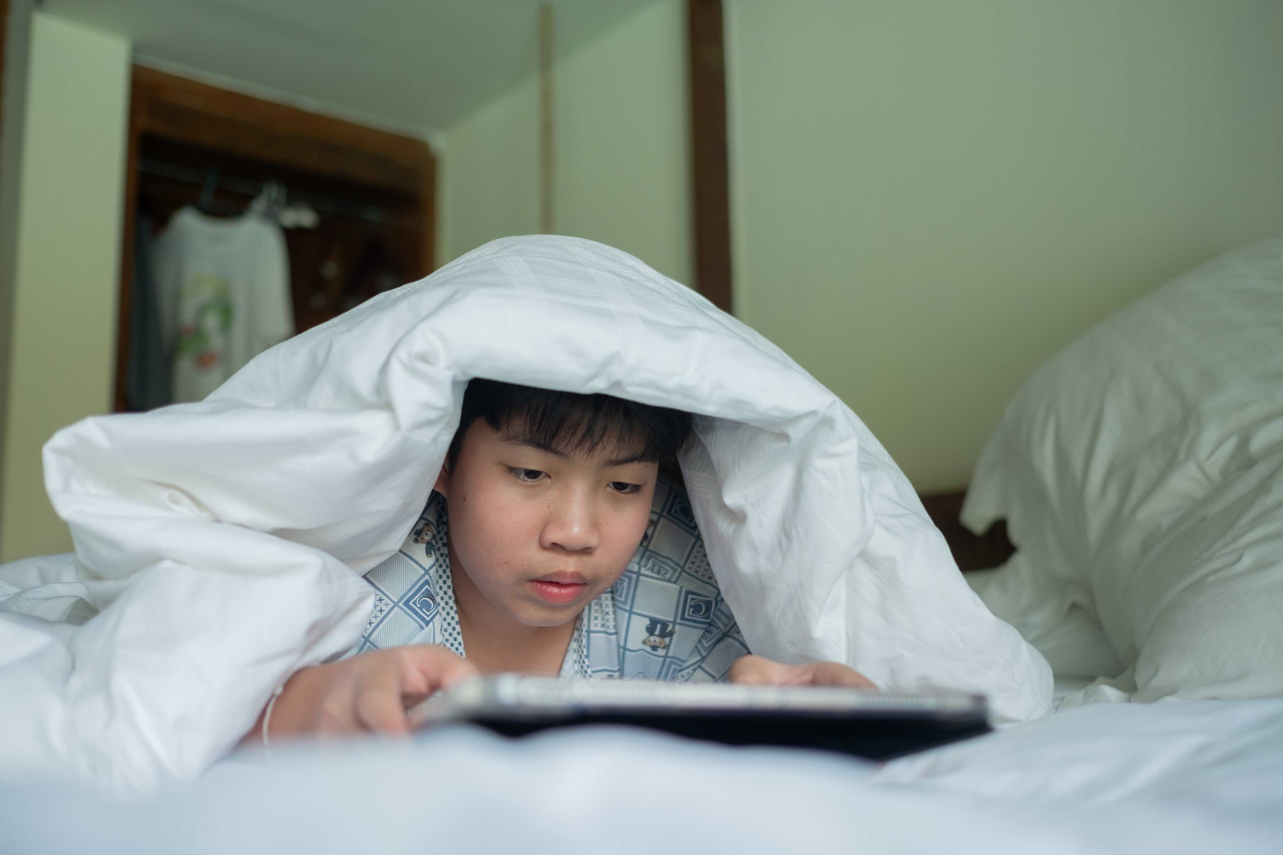 Young Hong Kong children face online gaming addiction, with cases as severe as a seven-year-old spending HK$8,000, raising future gambling concerns. Photo: Shutterstock