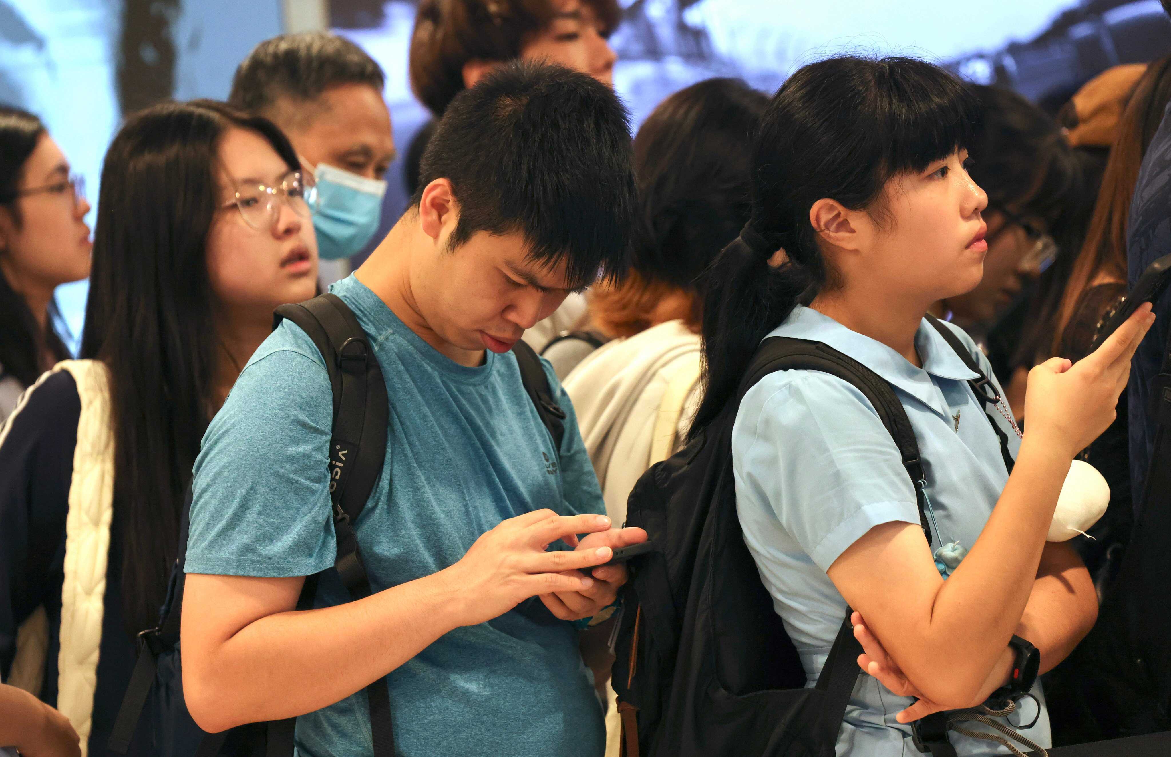 Hong Kong’s Gen Z downplays social media’s impact on loneliness, with heavy users reporting more isolation. Photo: Jelly Tse