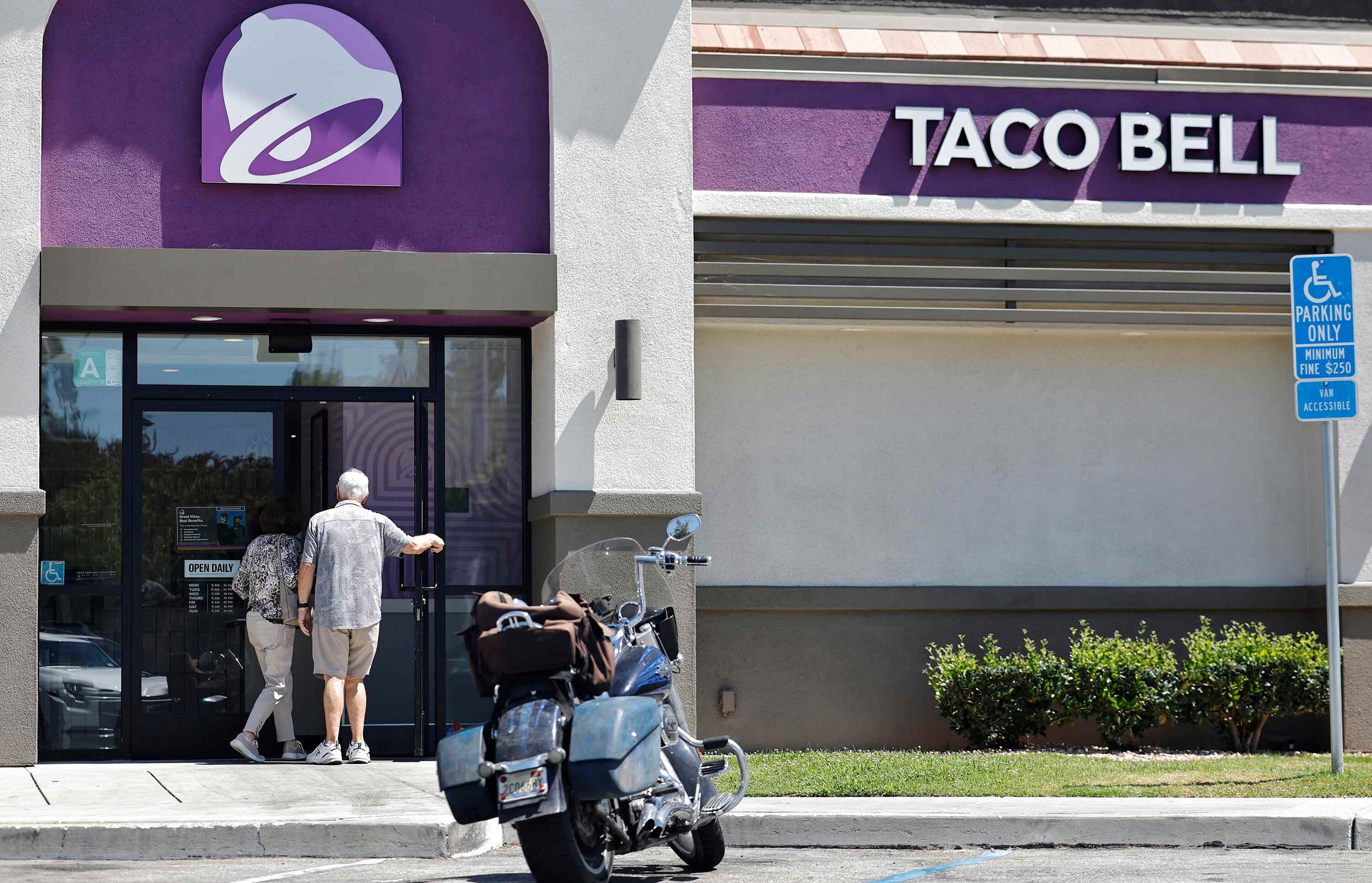 Parasitic diarrhoea outbreak: Taco Bell to stop using lettuce identified with cyclosporiasis