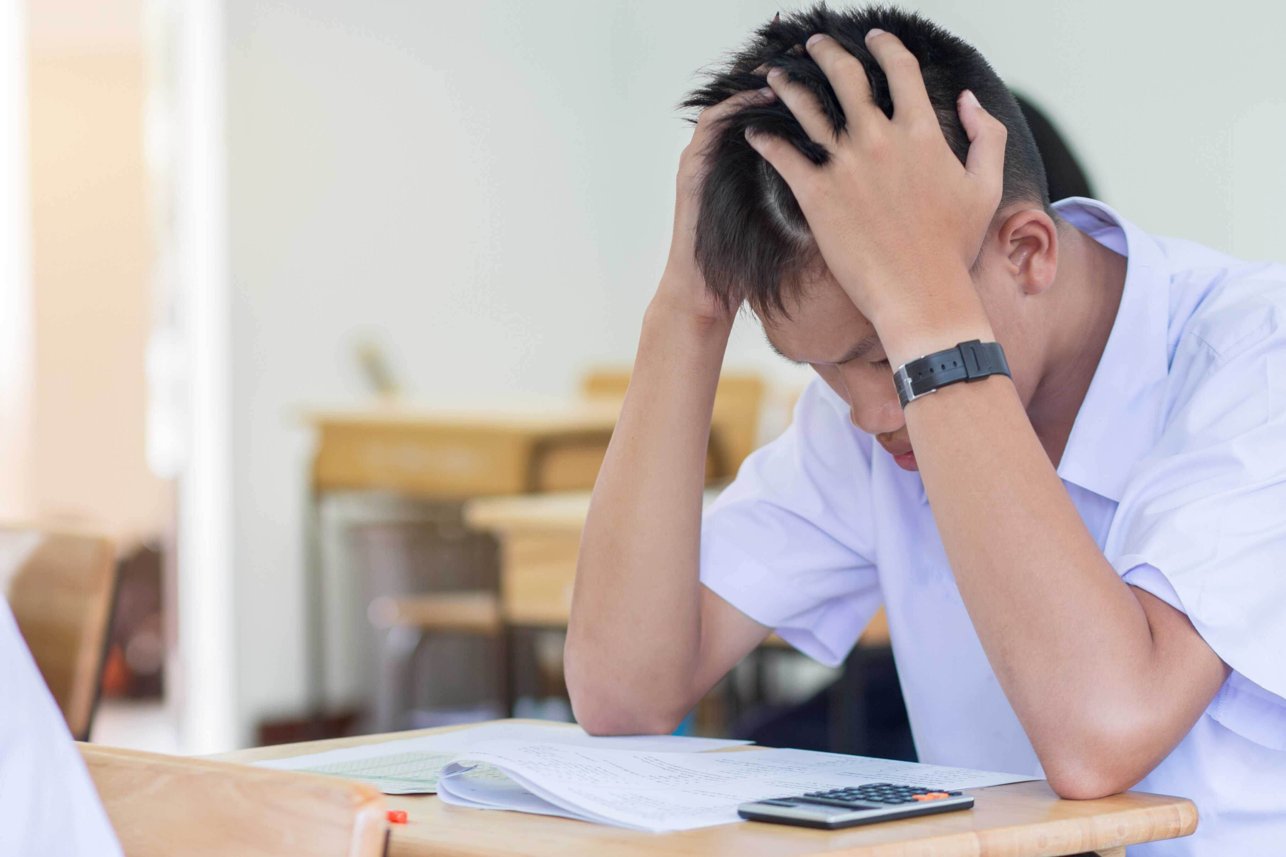Struggling with schoolwork? Discover practical, psychologist-approved focus strategies to beat procrastination and boost motivation. Photo: Shutterstock