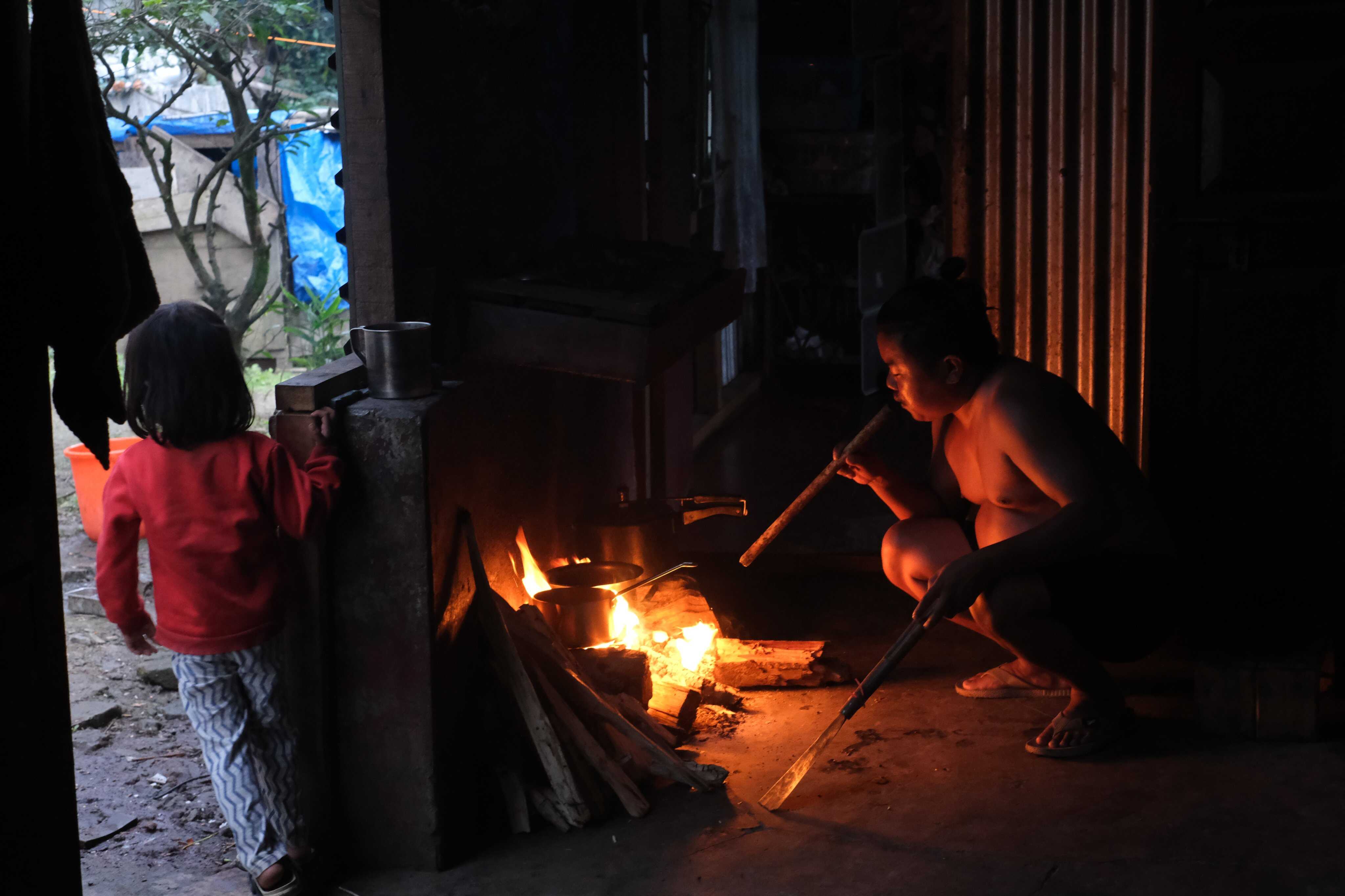 Amid rising fuel prices due to the conflict with Iran, Indian families like Tovi Murru’s are turning to firewood for cooking, highlighting economic struggles. Photo: AP