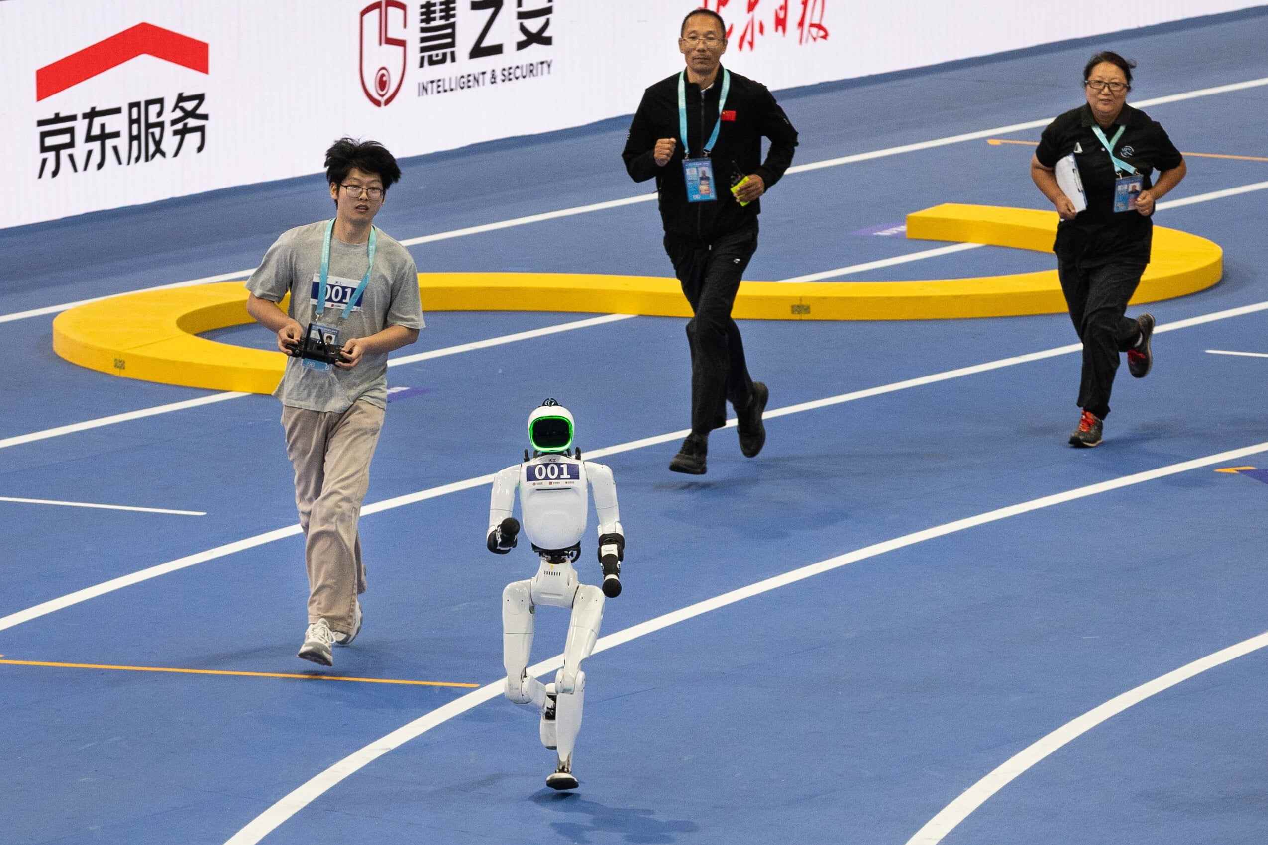 Robots excelled in sports and practical tasks at the World Humanoid Robot Games, showcasing rapid advancements in AI and robotics. Photo: EPA