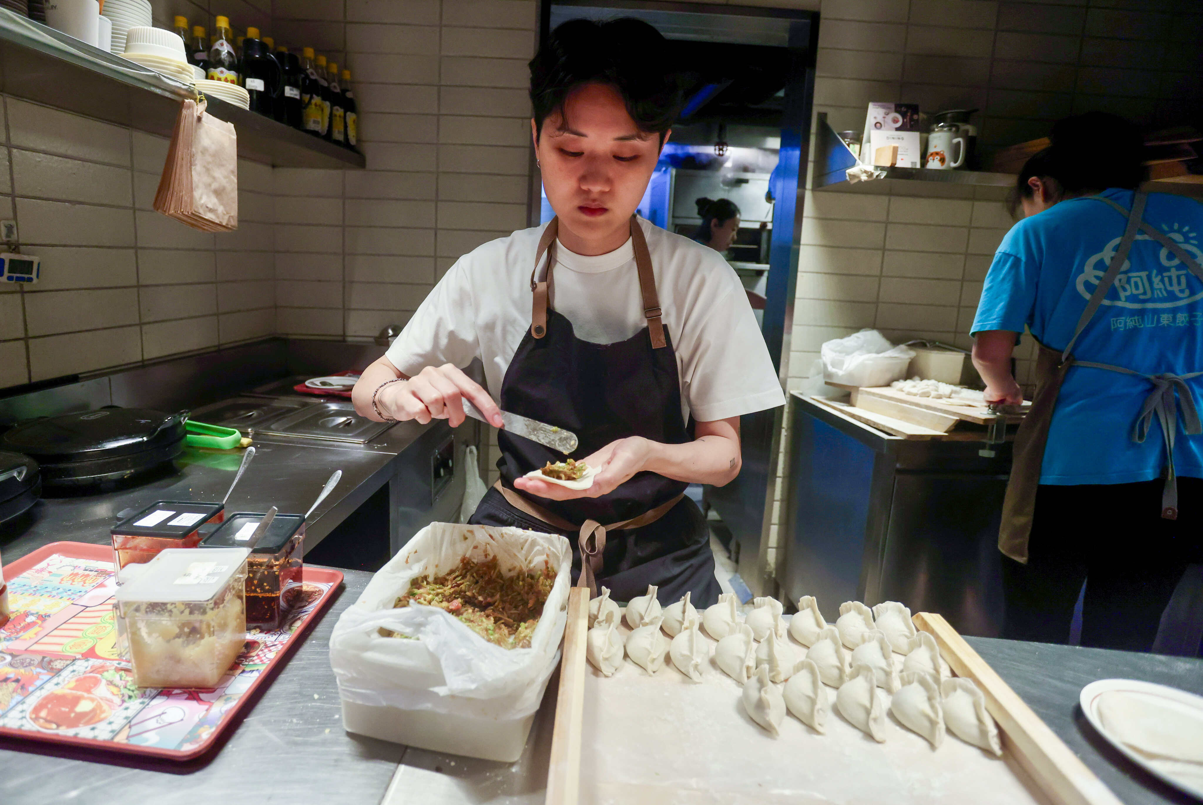 Mel Ng folds dumplings at Ah Chun Shandong Dumpling’s branch in Central. Photo: Jonathan Wong