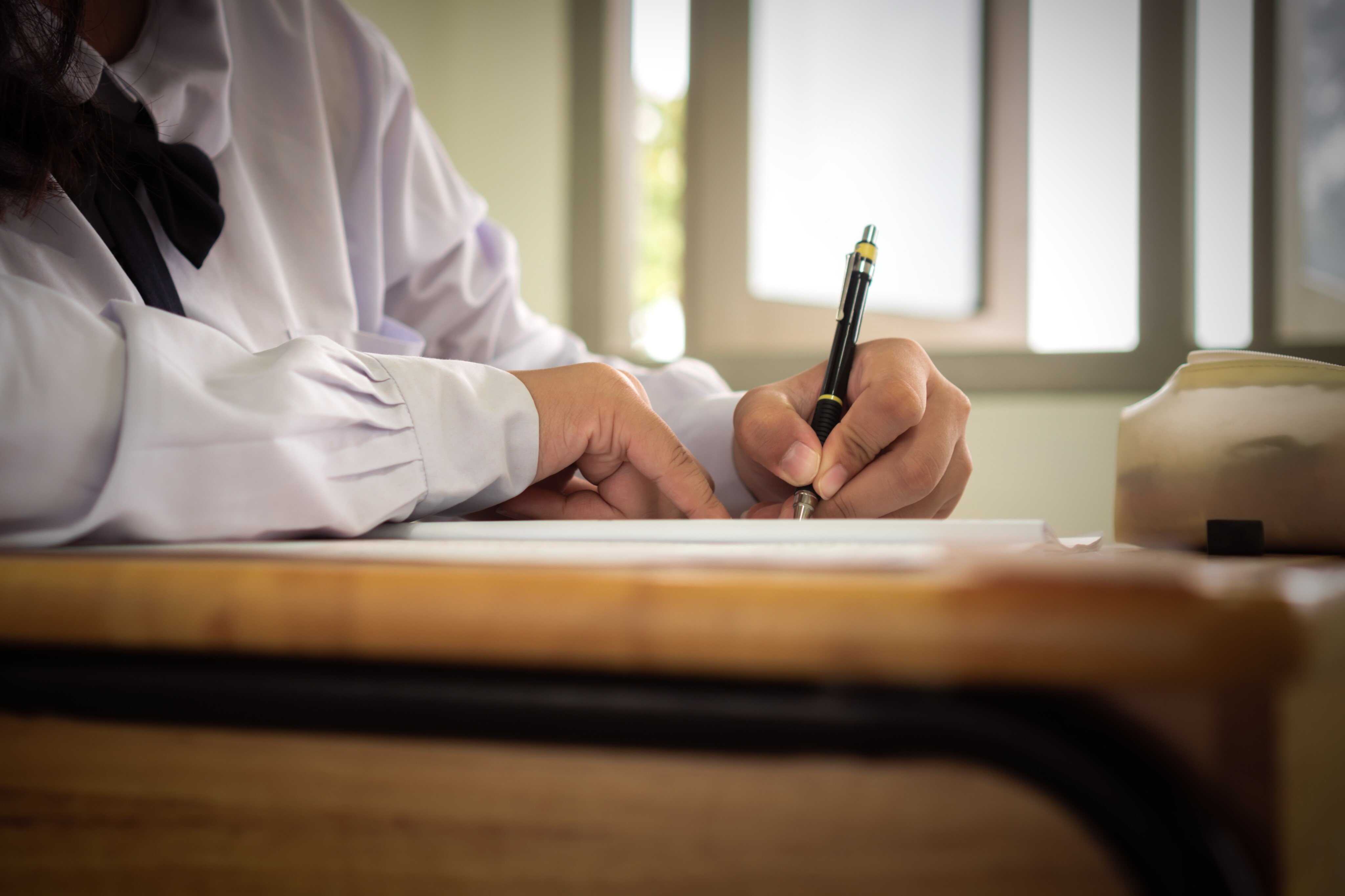 When you take notes by hand, your brain has to work harder to process what your teacher says. Photo: Shutterstock