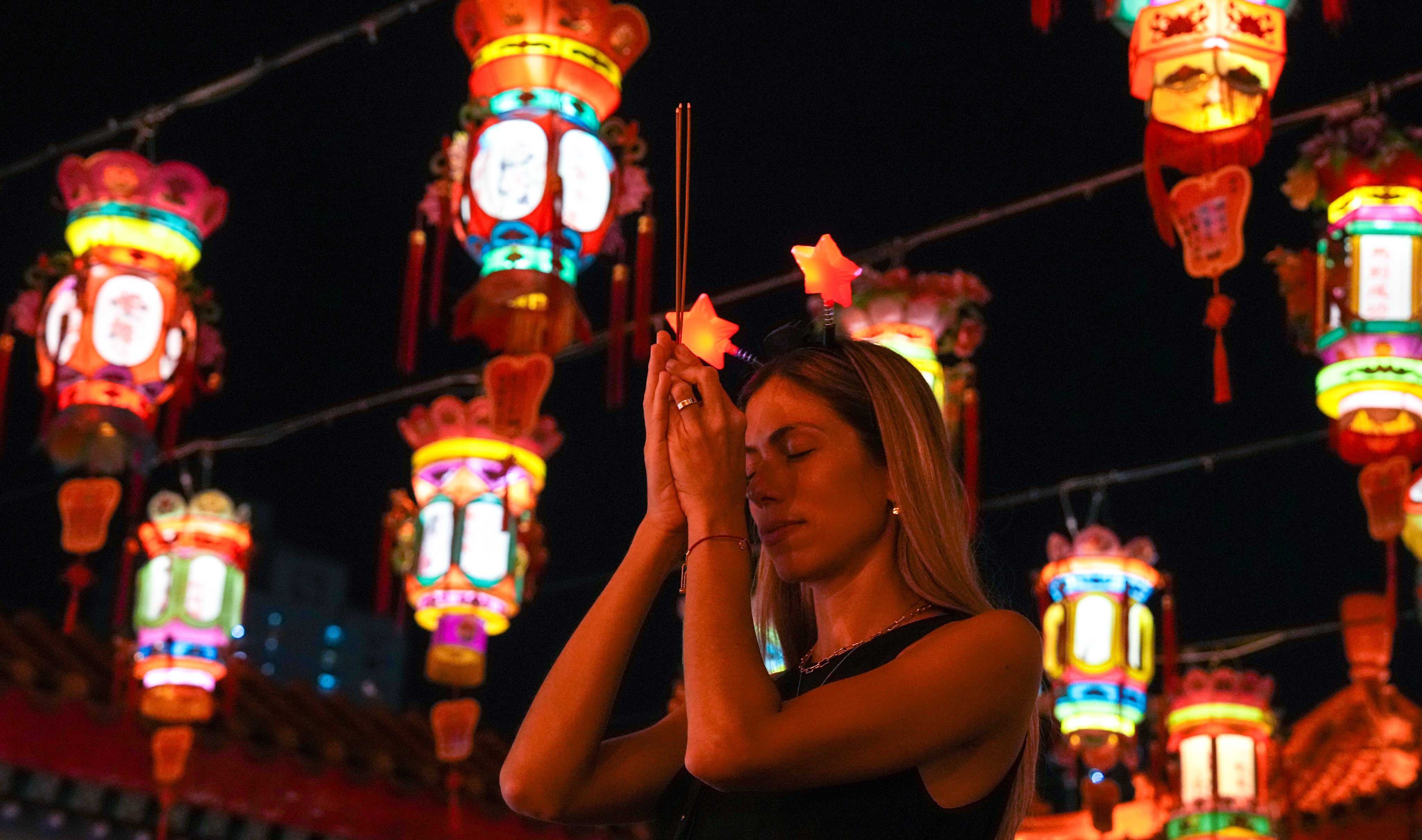 Discover Hong Kong’s Mid-Autumn Festival with lantern displays, fire dragon dances and moonlit bus tours, offering a magical experience. Photo: Kit Lai
