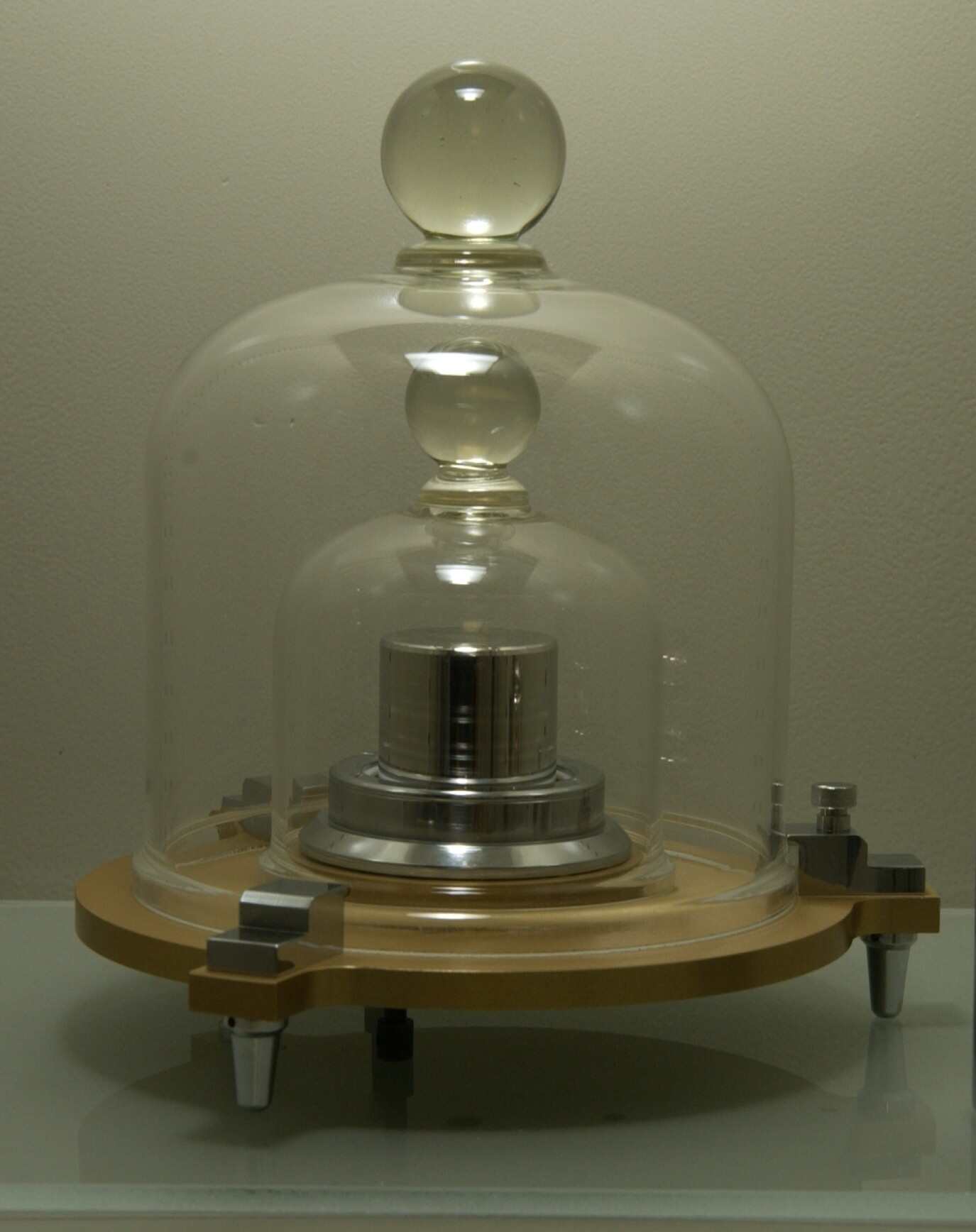 The definition of a kilogram is about to change; what do the public ...