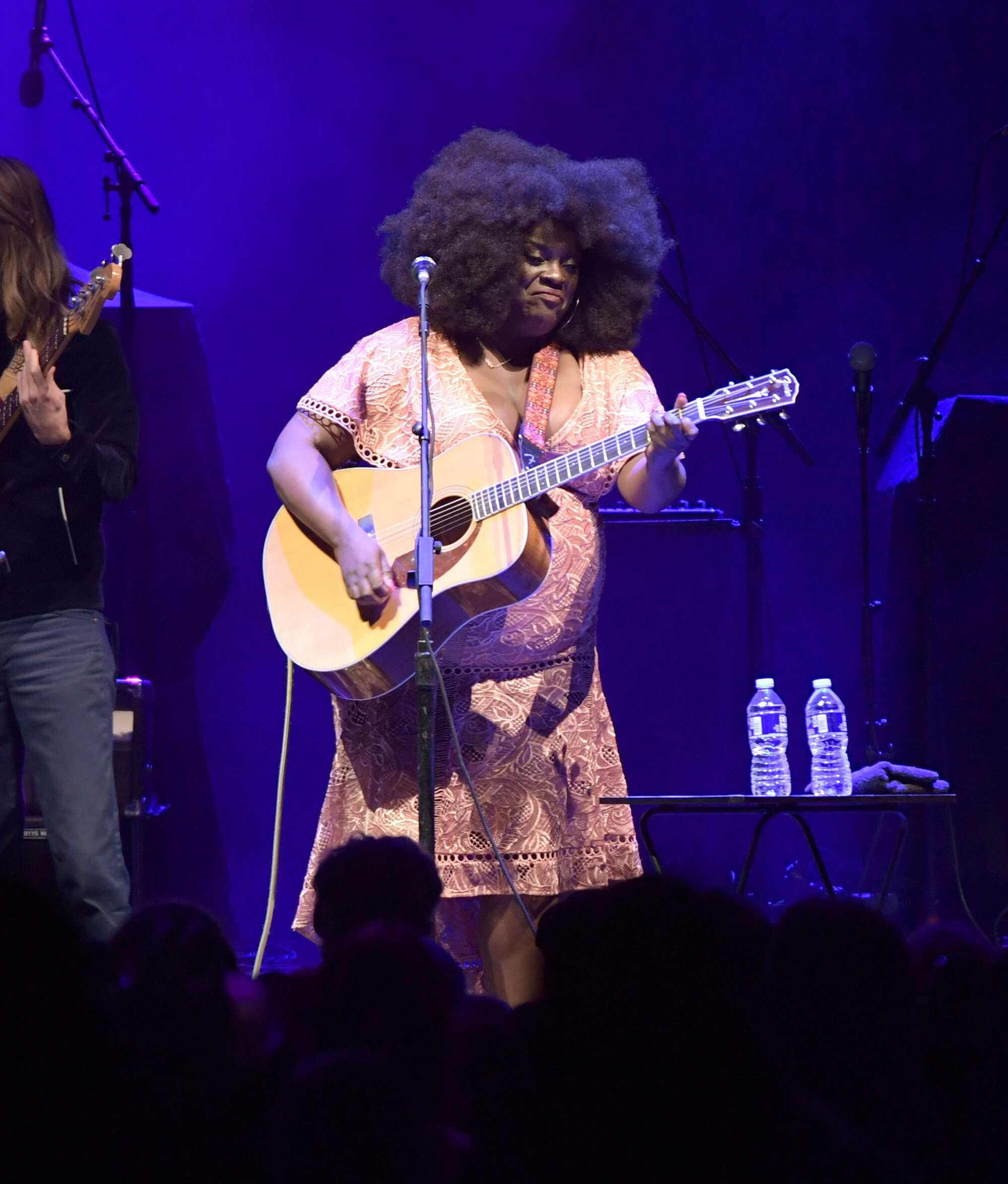 Post It Singer Grammy-nominated British country singer Yola refused to settle for less ...