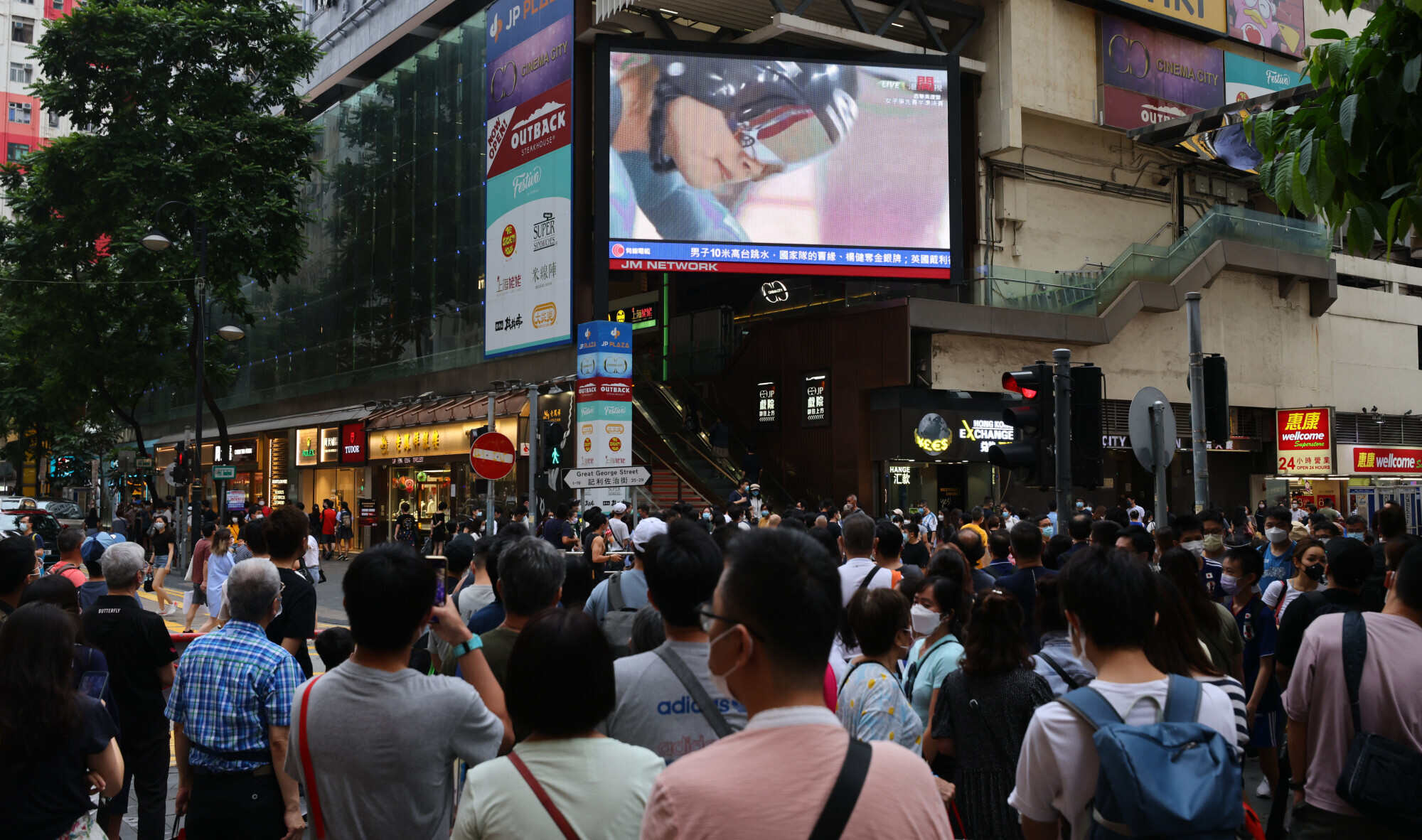 People gather to watch a live broadcast of the 2020 Olympics in Causeway Bay to show their support for Lee. Photo: SCMP/ Dickson Lee