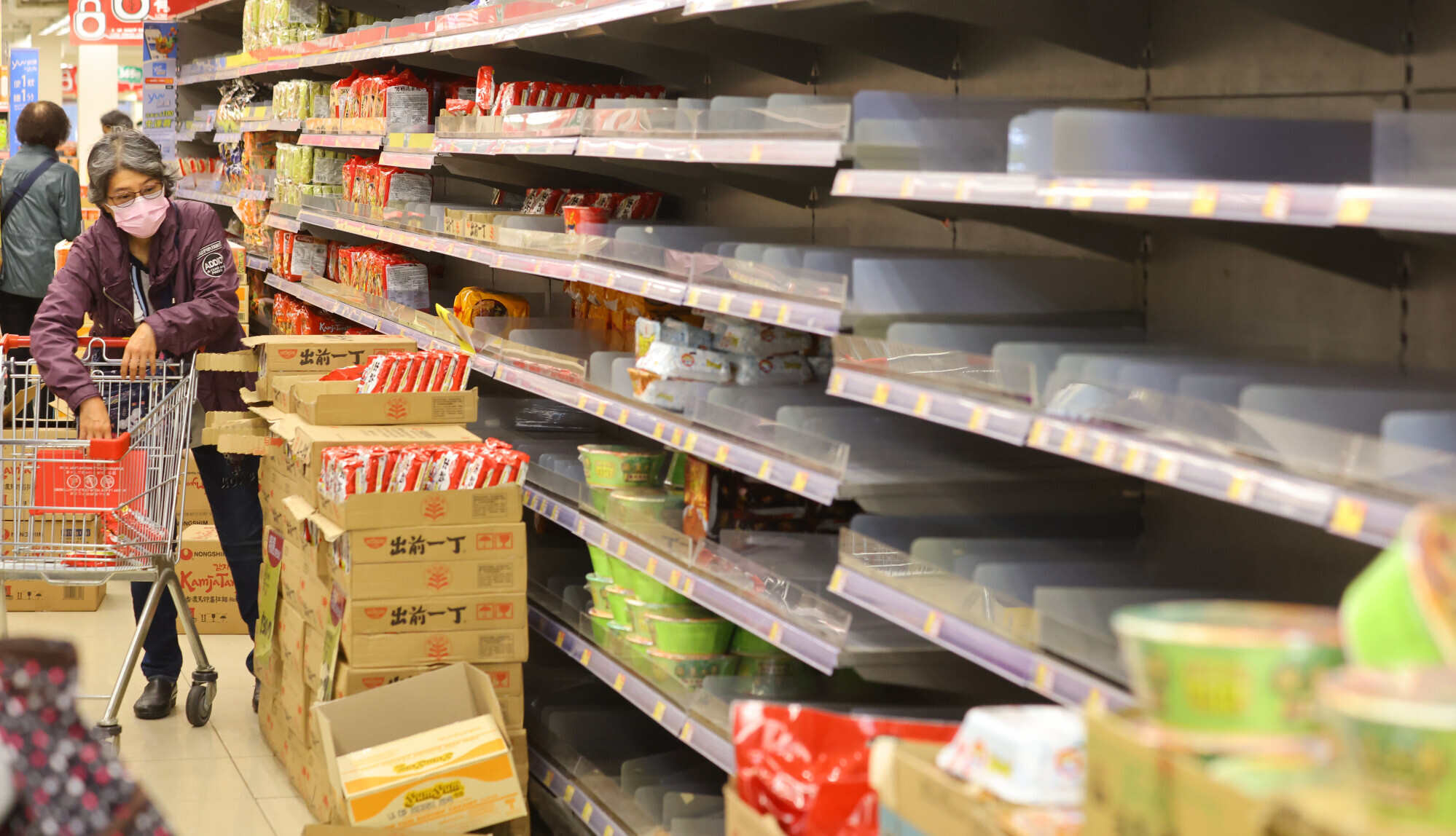 Rumours of a citywide lockdown in Hong Kong caused some residents to clear out shelves of supermarkets. Photo: Dickson Lee