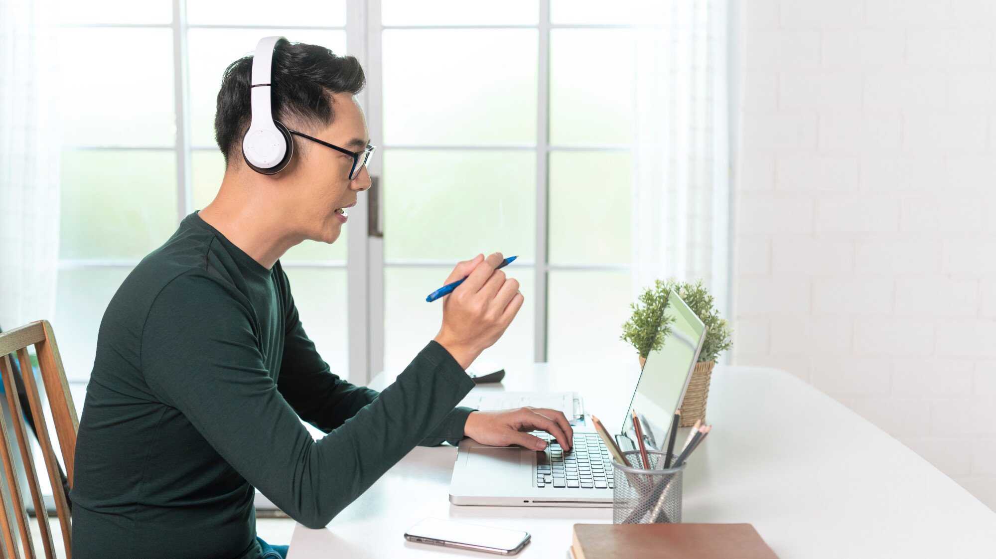 Headphones can help you tune out the noise around you during an interview. Photo: Shutterstock