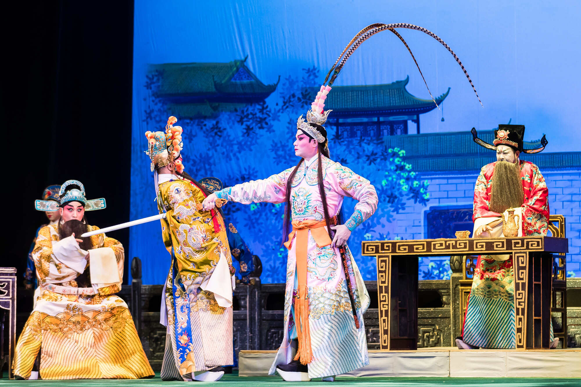 This guy does not seem to be very patient with people who “chong-baan”. Photo: Shutterstock
