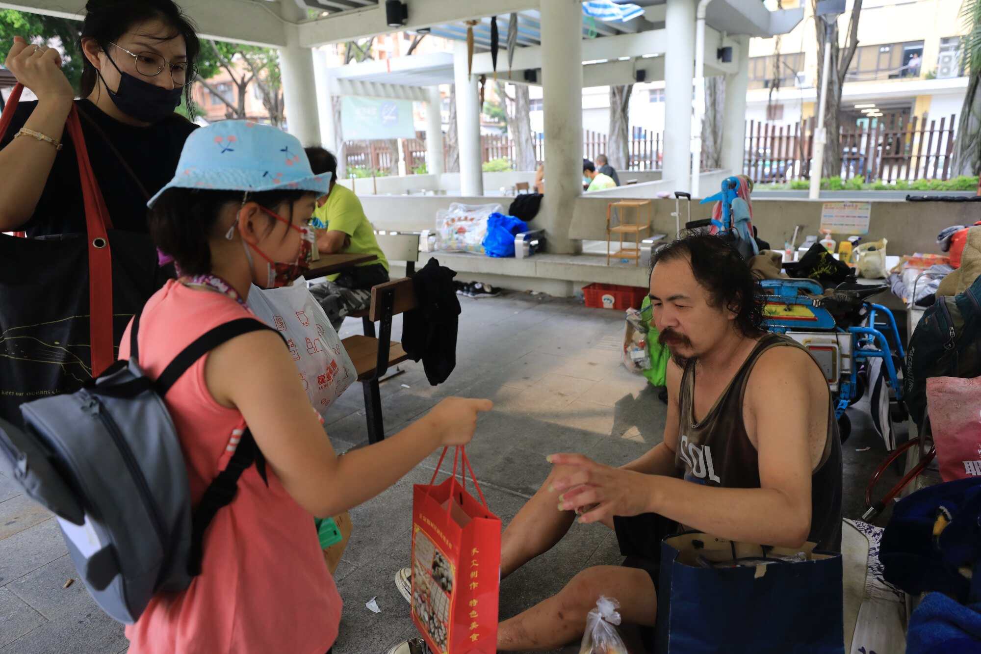 On Mid-Autumn Festival, Boo Wu and the other Duck the Food Saver volunteers hand out mooncake and bread to people in Yuen Long. Photo: Xiaomei Chen