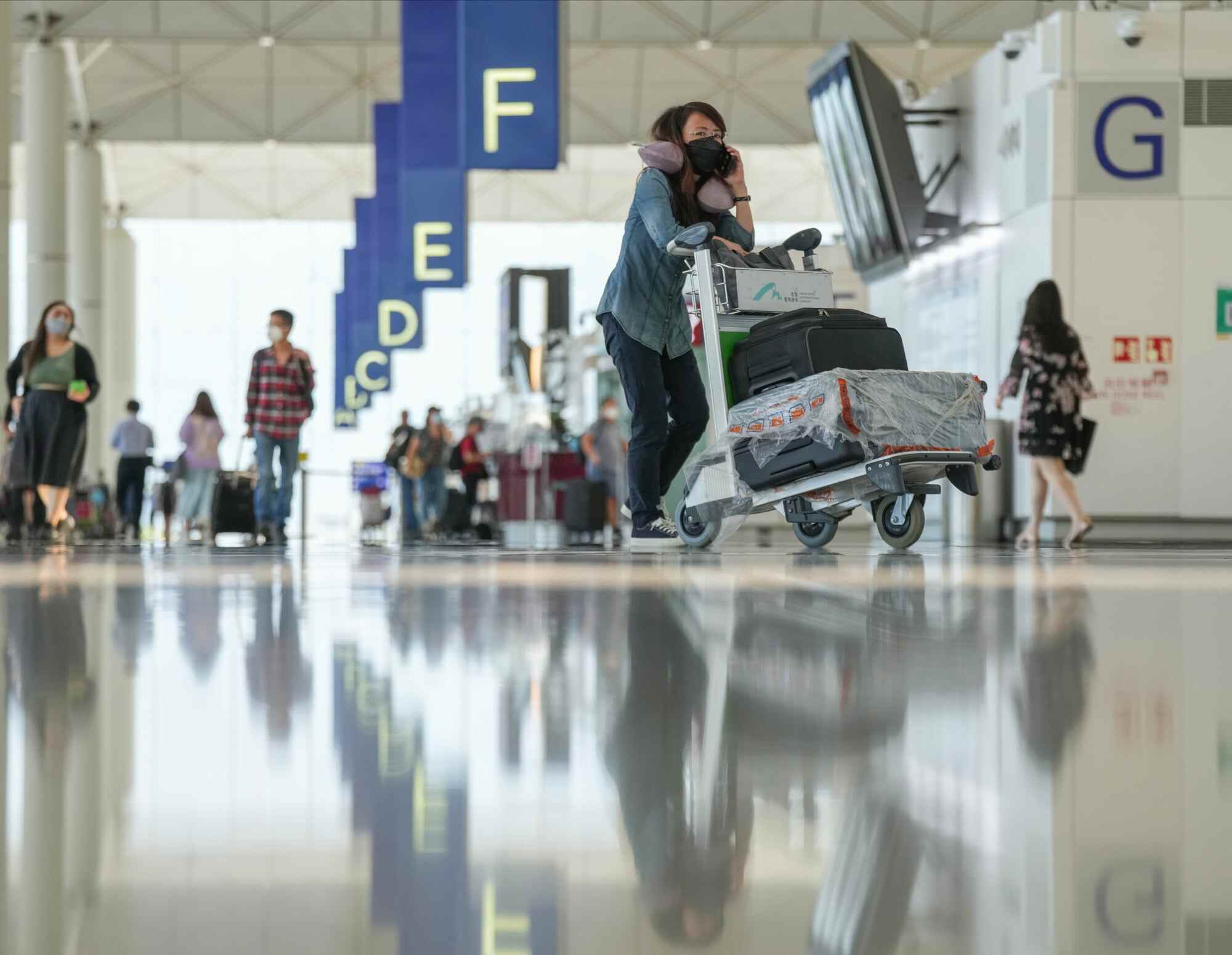 Travellers arrive at the departure hall of the Hong Kong International Airport after the government cancelled its compulsory hotel quarantine. Photo: Sam Tsang