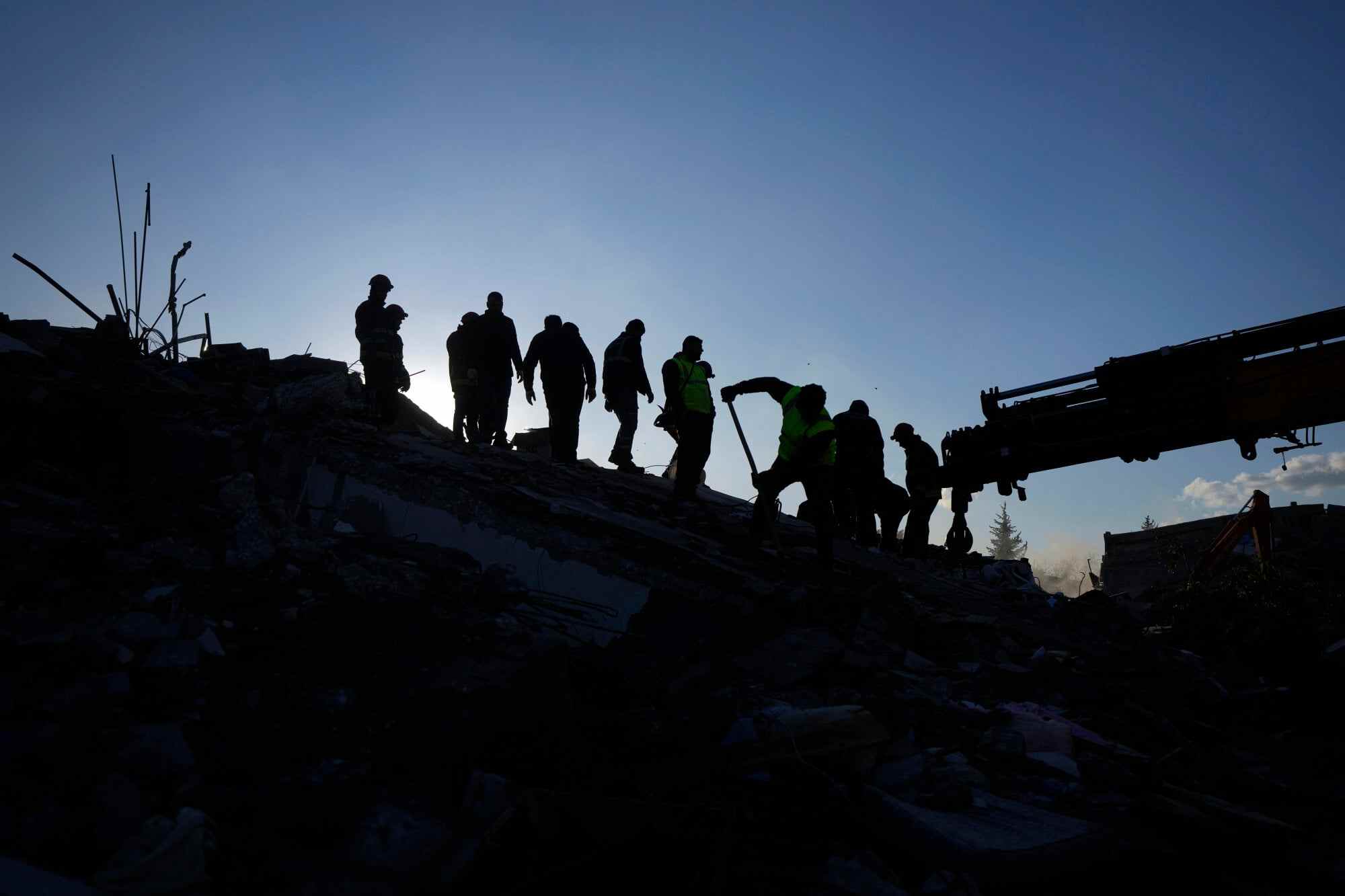 Rescue teams search for people in the rubble of destroyed buildings in Antakya, southern Turkey, on Wednesday, February 8, 2023. Photo: AP