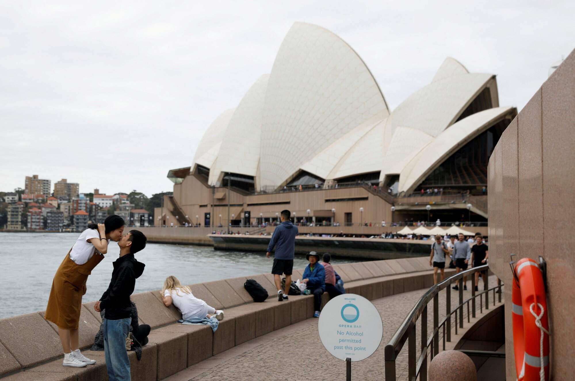 Chinese tourists pose for a photograph near the Sydney Opera House in Australia. Photo: Reuters