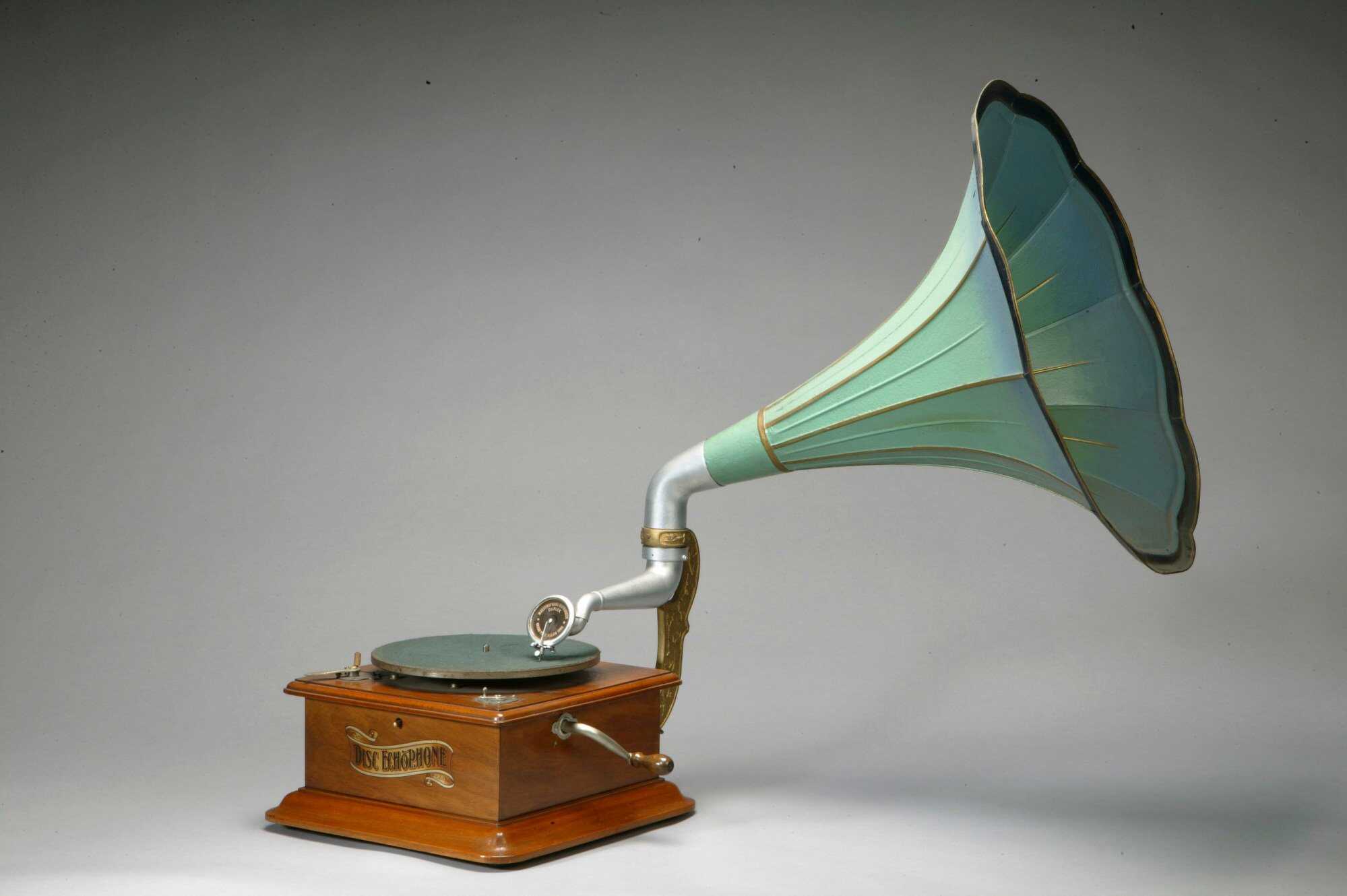 Puyi’s gramophone features an elegant bell-shaped horn protruding from a beautiful wooden music box. Photo: Palace Museum