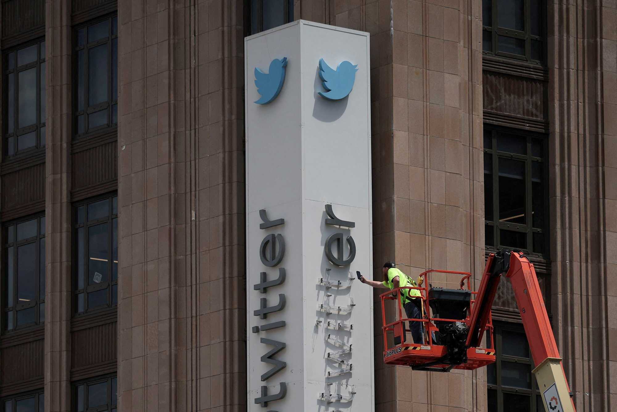 A worker dismantles Twitter’s sign at the company’s corporate headquarters in downtown San Francisco, California, US on July 24, 2023. Photo: Reuters