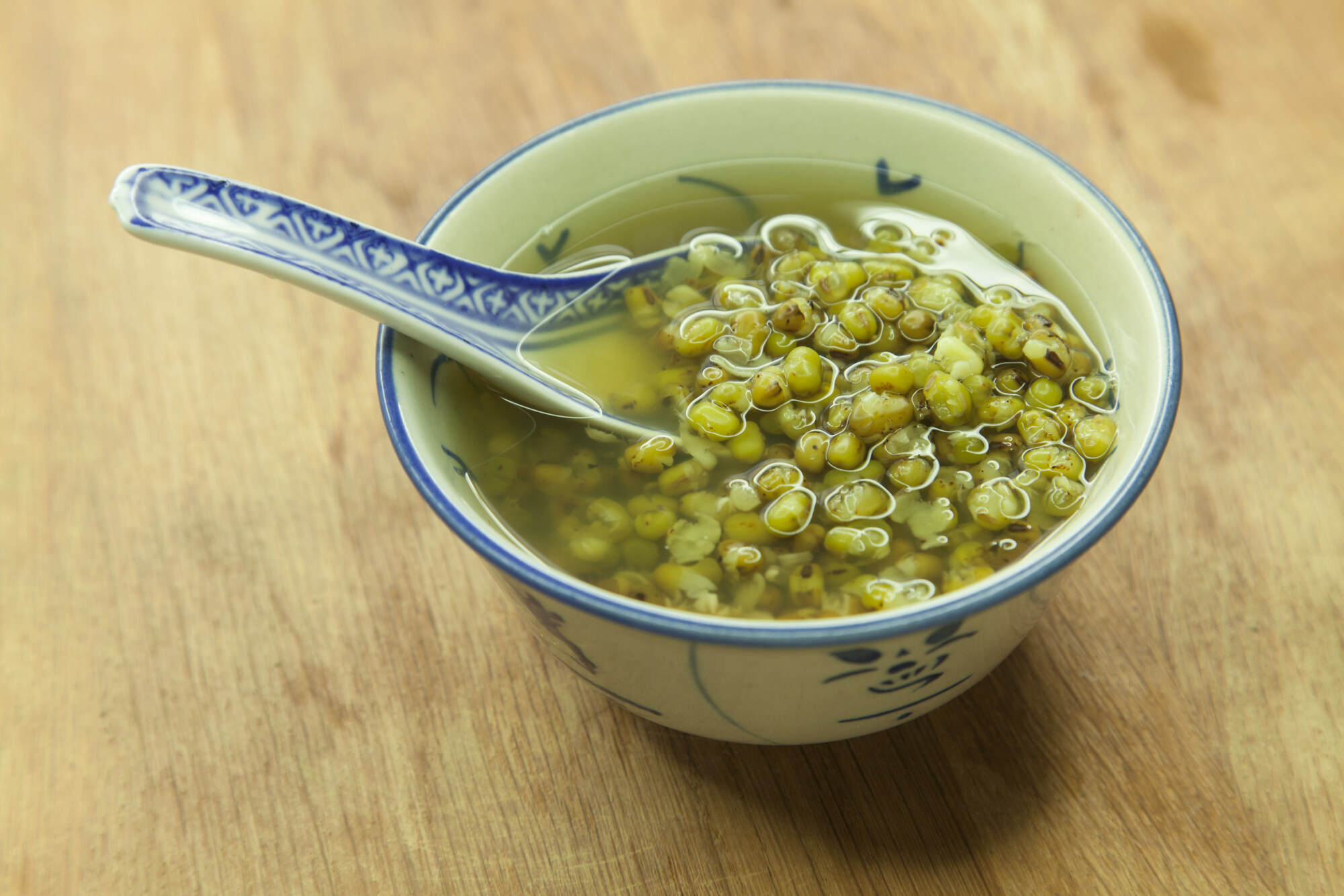 Green mung bean soup is considered a “cold” food. Photo: Shutterstock