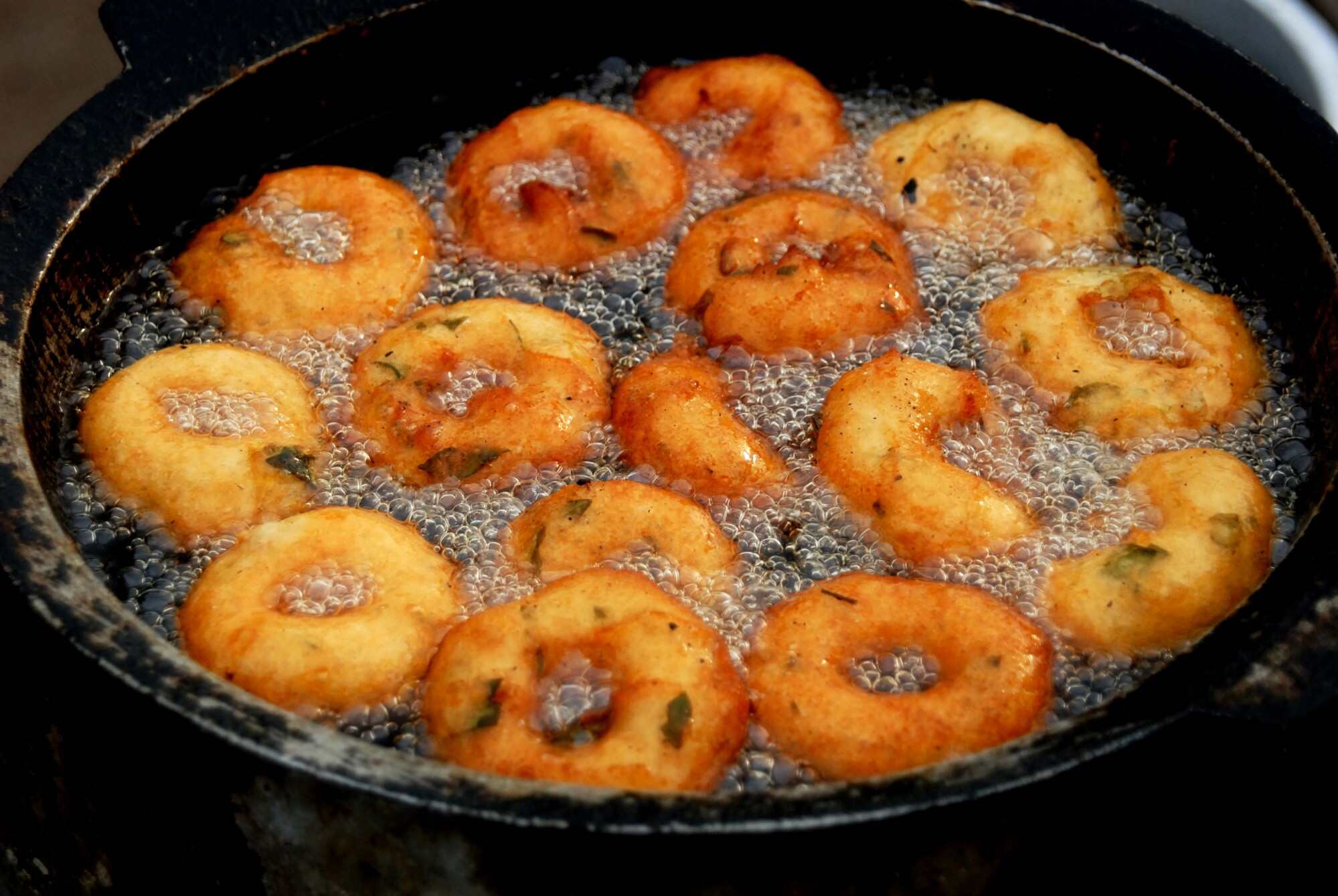 Street food is popular and tasty in Sri Lanka. Photo: Shutterstock
