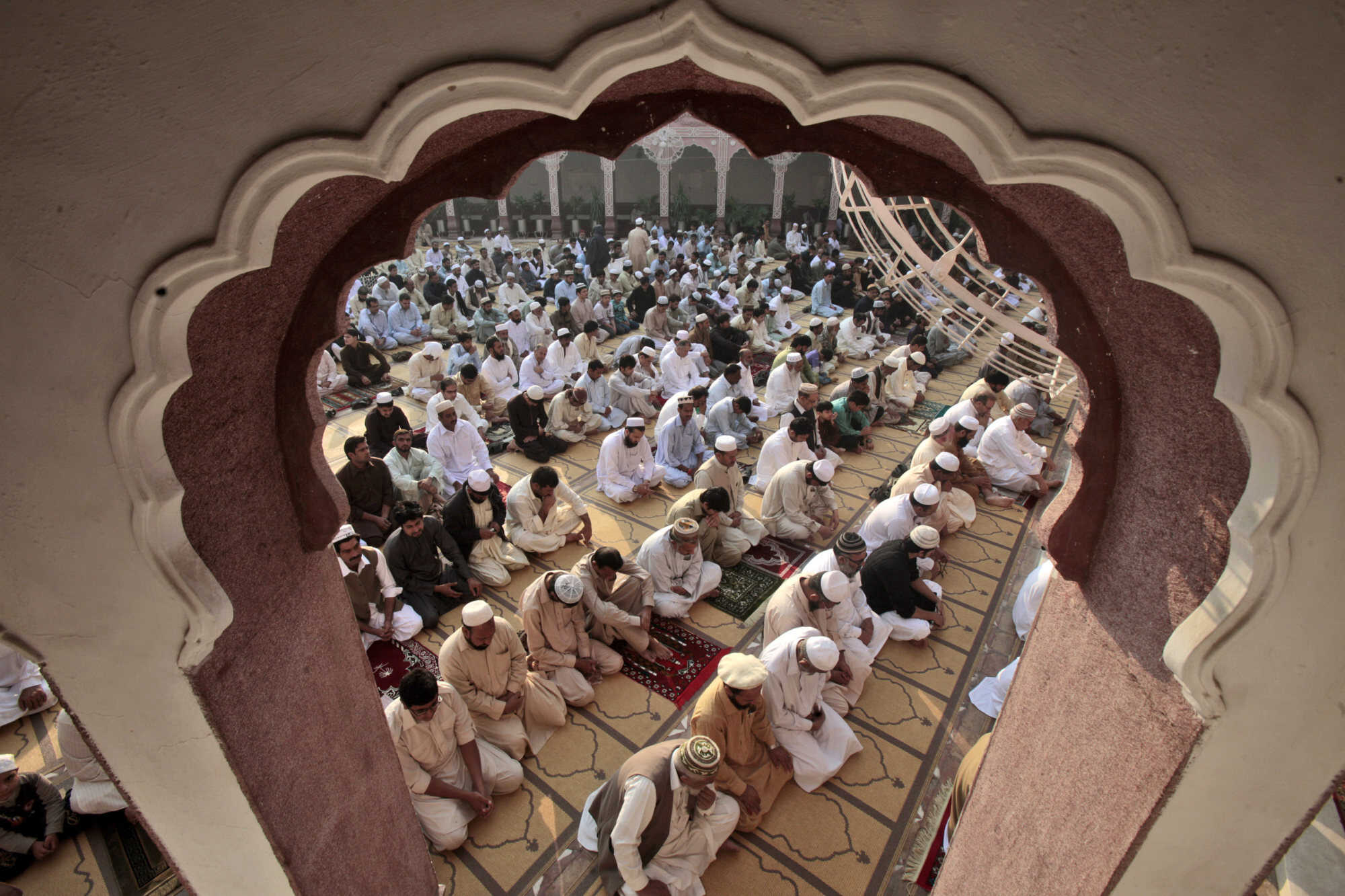 Muslims go to mosques to pray and worship. Photo: AP