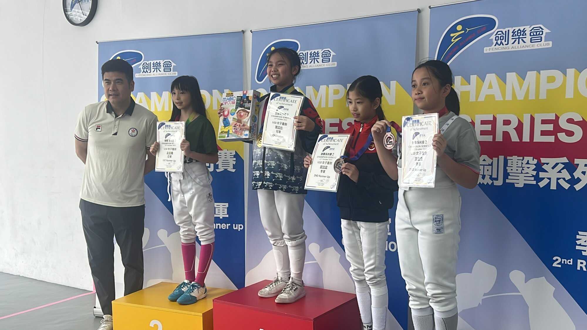 Elvia Lee Hong-kiu (right) is passionate about fencing. Photo: Handout