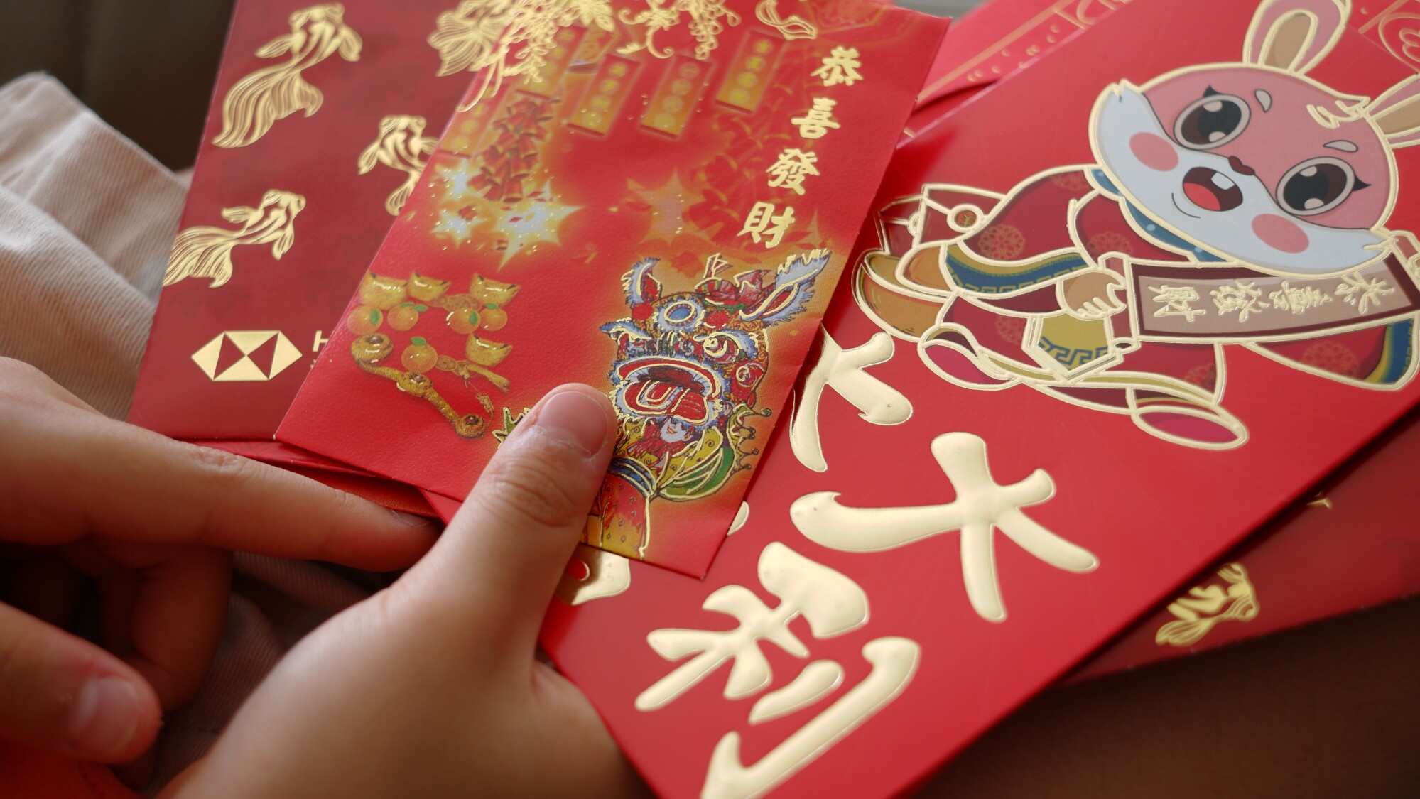 This project is a great way to use up your lai see packets. Photo: Shutterstock