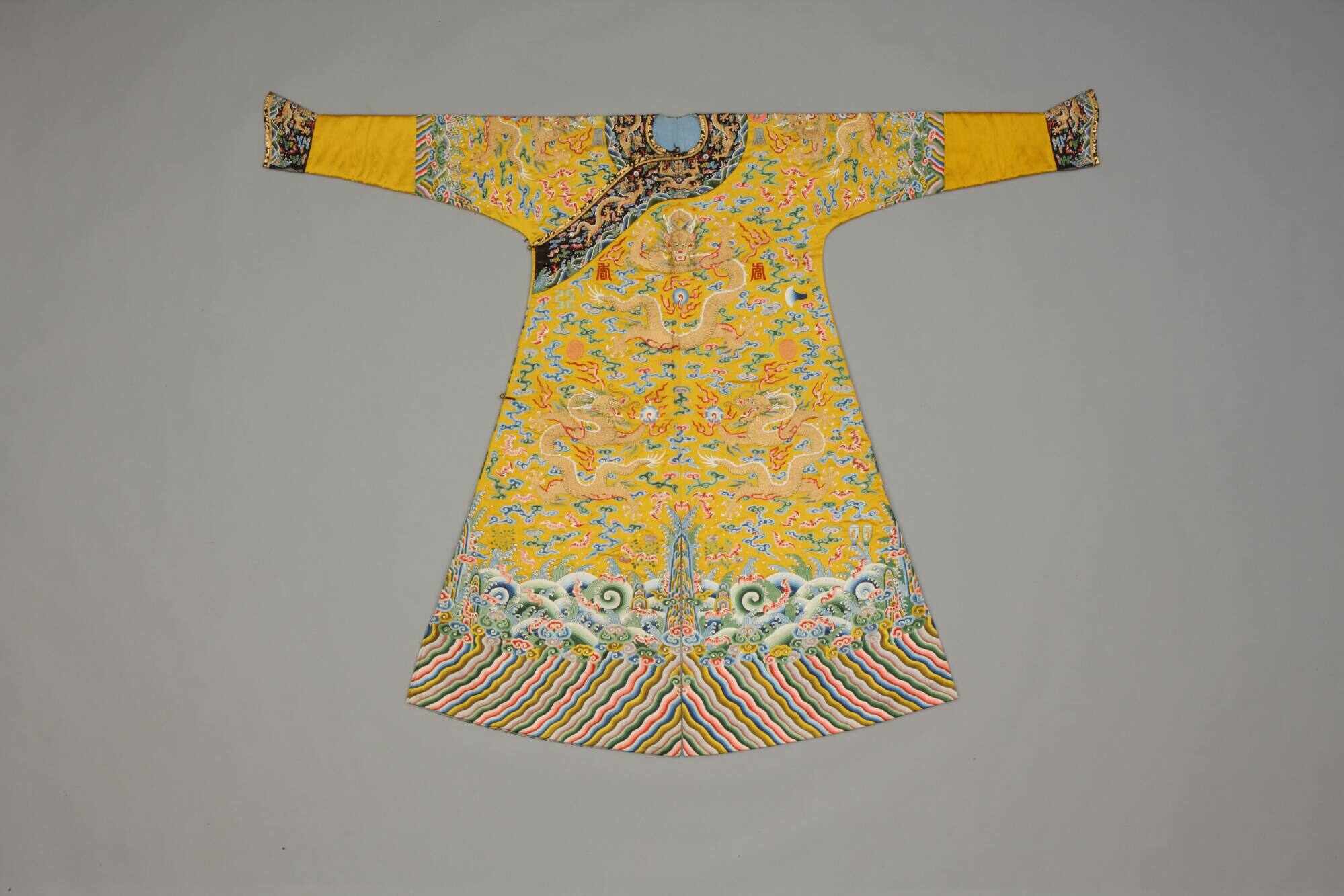 This robe features eight five-clawed dragons displayed prominently, and another one hidden under the front flap. Photo: The Hong Kong Palace Museum