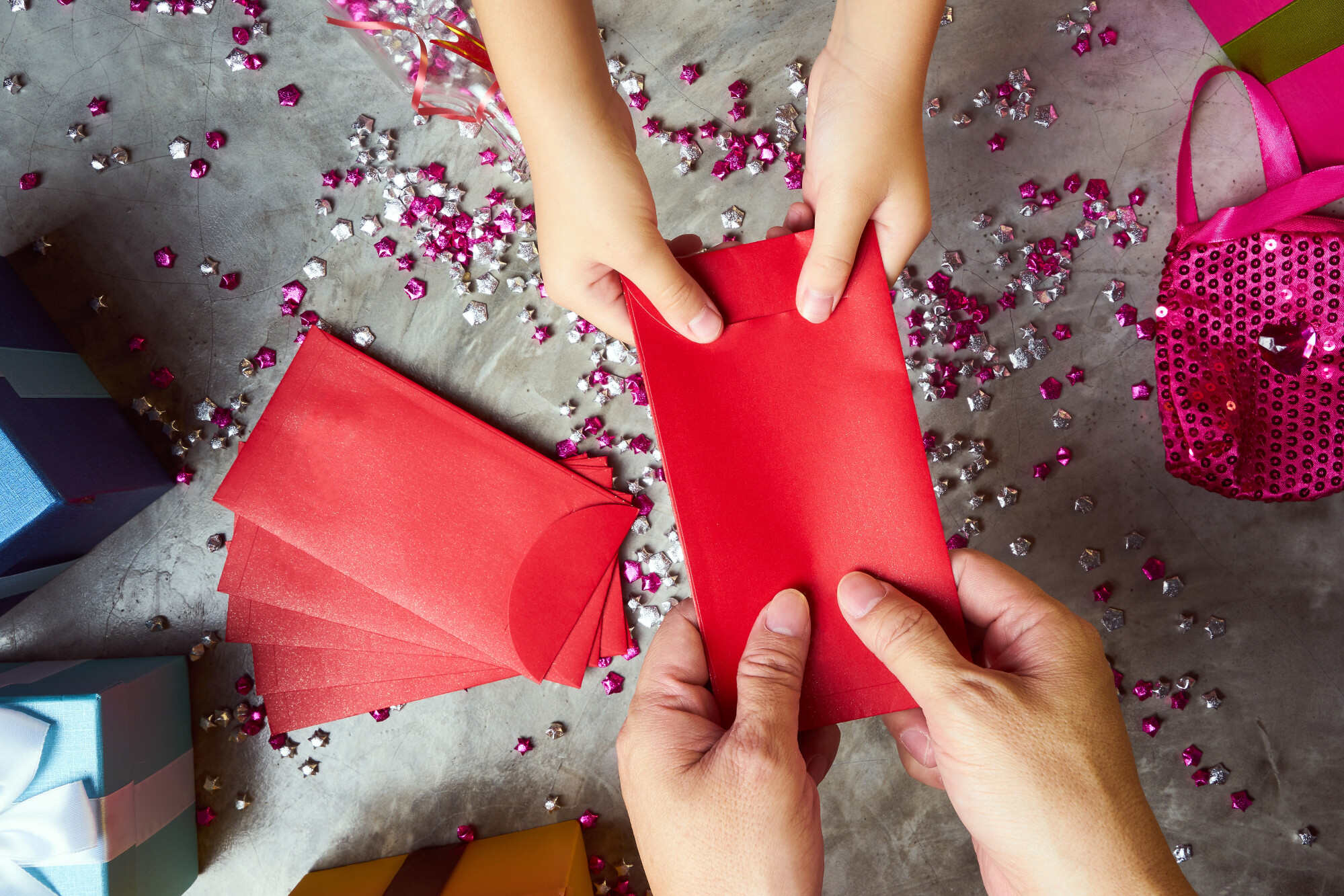 If children have control of their red packet money, they can learn financial management. Photo: Shutterstock
