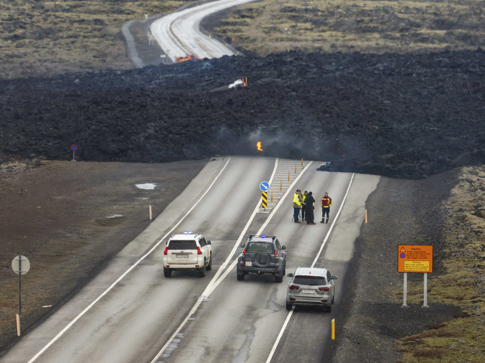 The lava flow that crossed Grindavikurvegur, the road to Grindavík in Iceland, a day after the volcanic eruption. Photo: AP