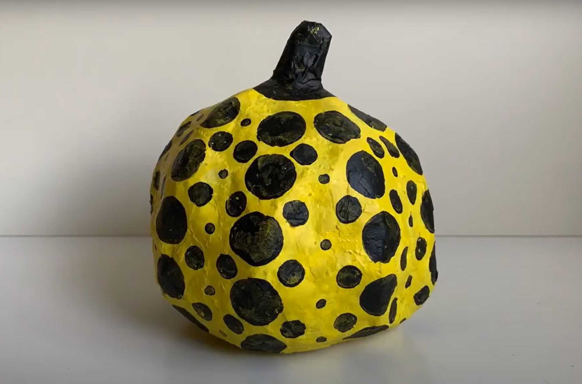 You can make your own Kusama-inspired piece at home! Photo: YouTube/Hirshhorn