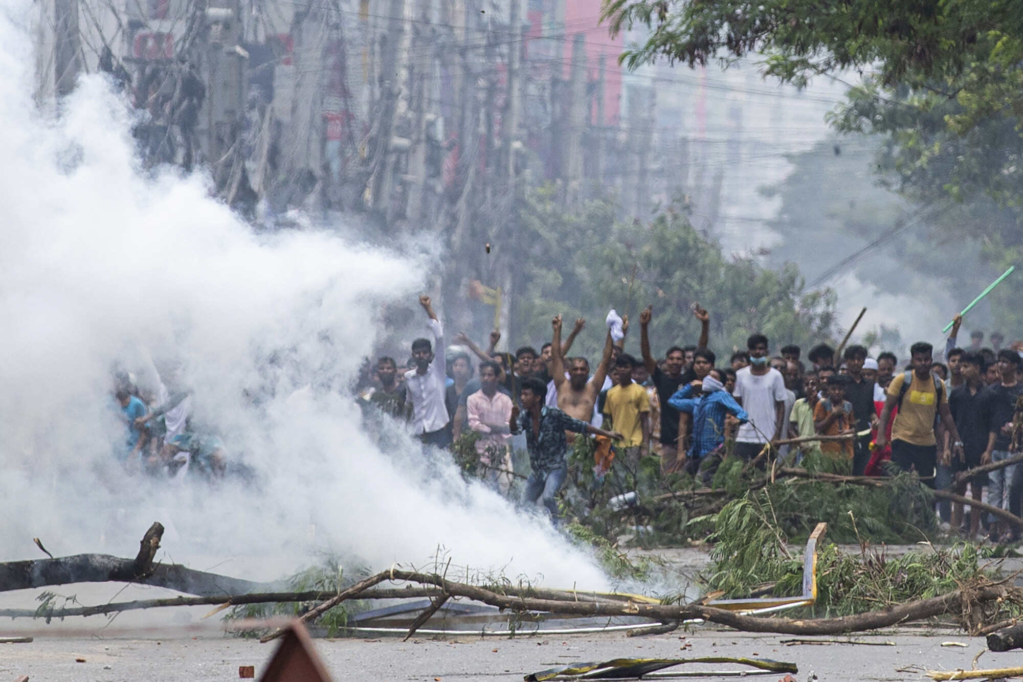 Students clash with police during a protest in Dhaka, Bangladesh on July 19, 2024. Photo: AP