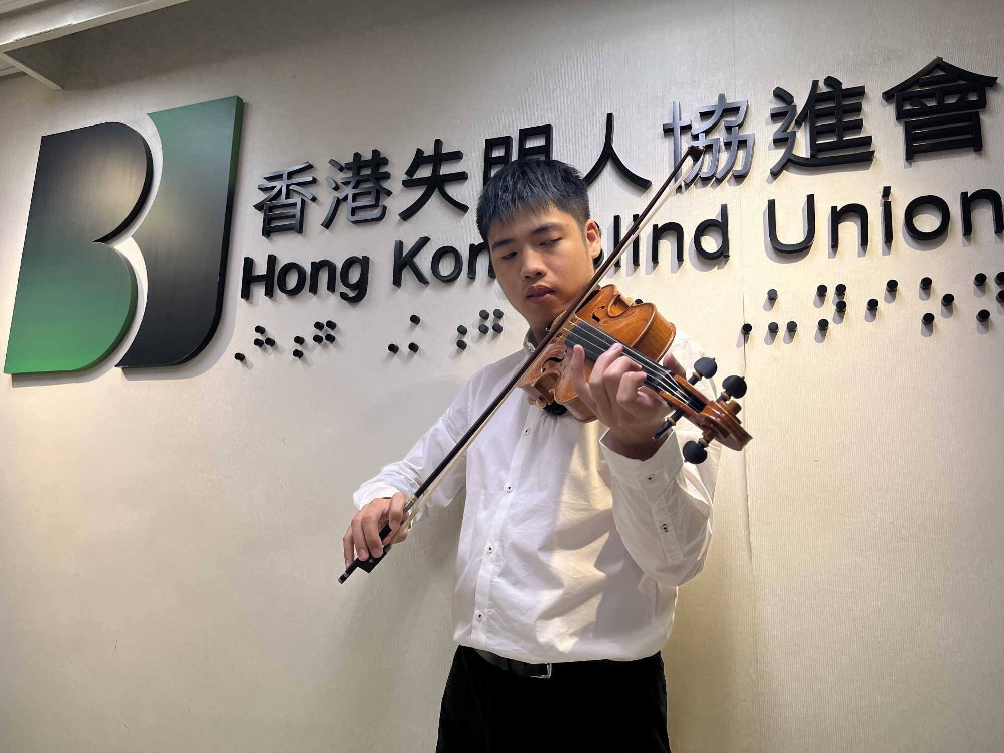 Gideon Tse is currently working as a violin teacher for visually impaired children at Hong Kong Blind Union. Photo: Kelly Fung