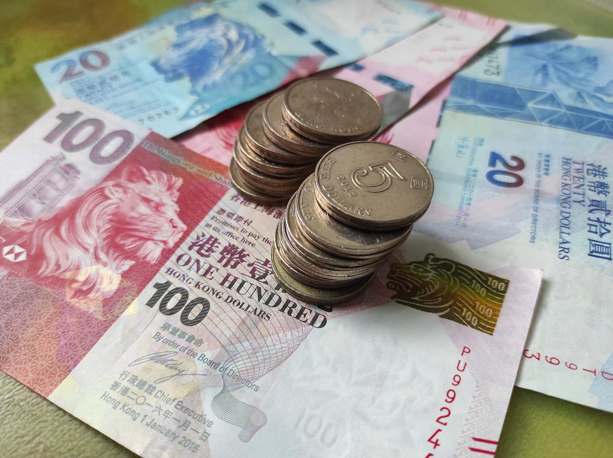 Discovering how societies transitioned from exchanging goods directly to using coins and paper money is fascinating. Photo: Shutterstock