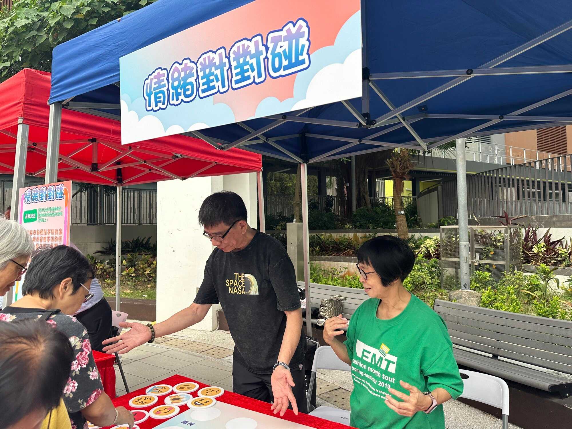 Charles Mok (left) and Wong Lum-kuen (right) have found fulfilment in volunteering to help other elderly in need. Photo: Handout