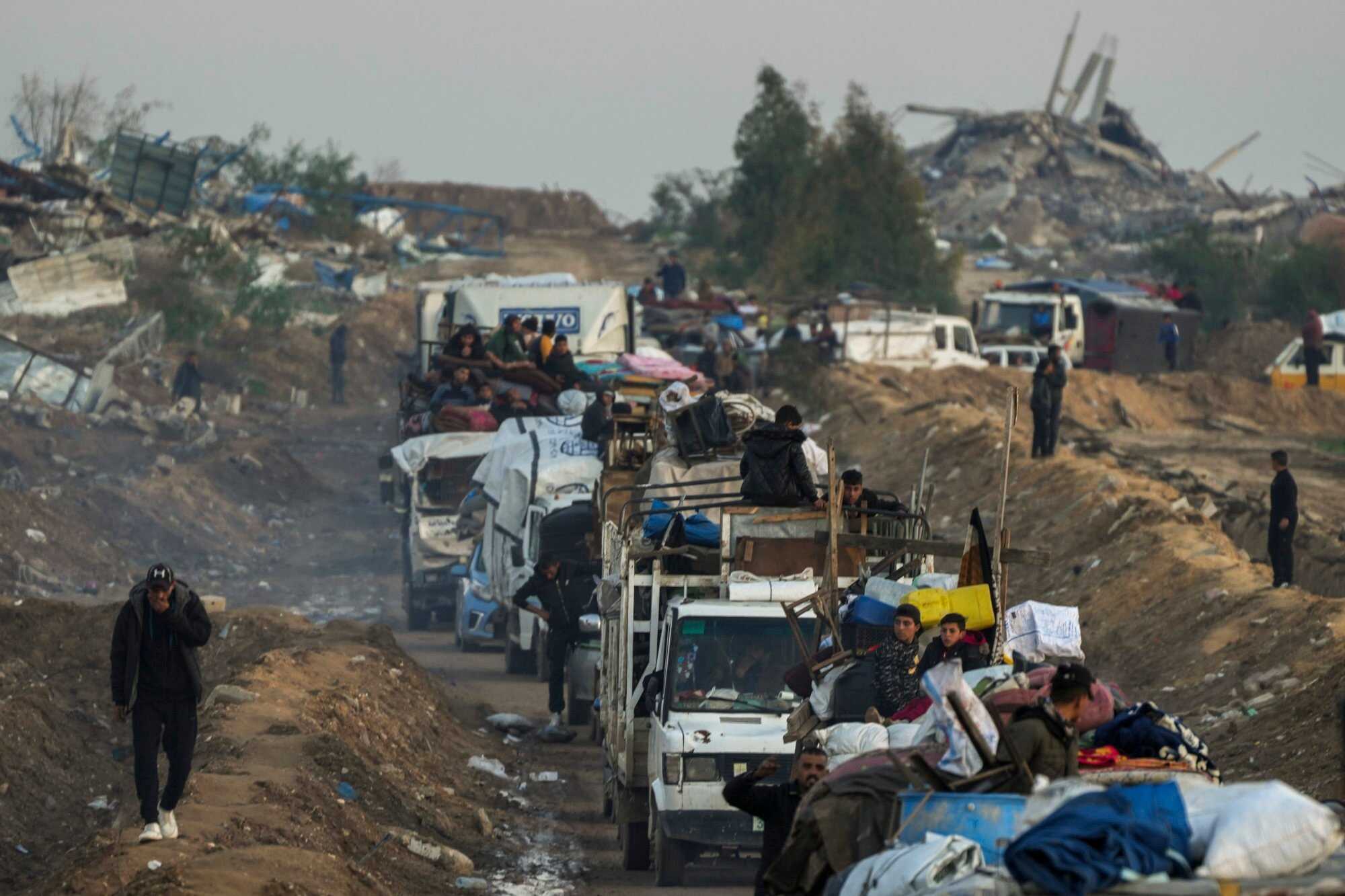 Displaced Palestinians make their way from central Gaza to their homes in the northern Gaza Strip, Monday, February 10, 2025. Photo: AP