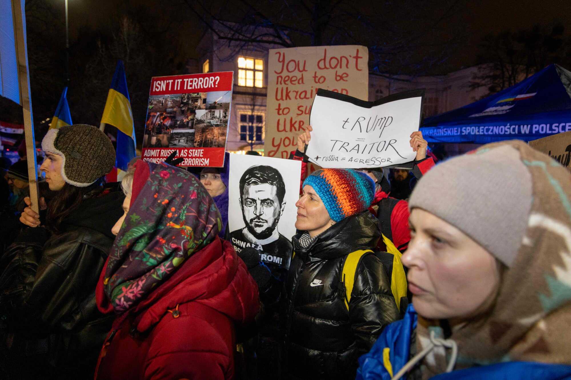 Polish citizens and members of the Ukrainian diaspora take part in a rally in front of the United States embassy in Warsaw, Poland on March 3, 2025. Photo: AFP